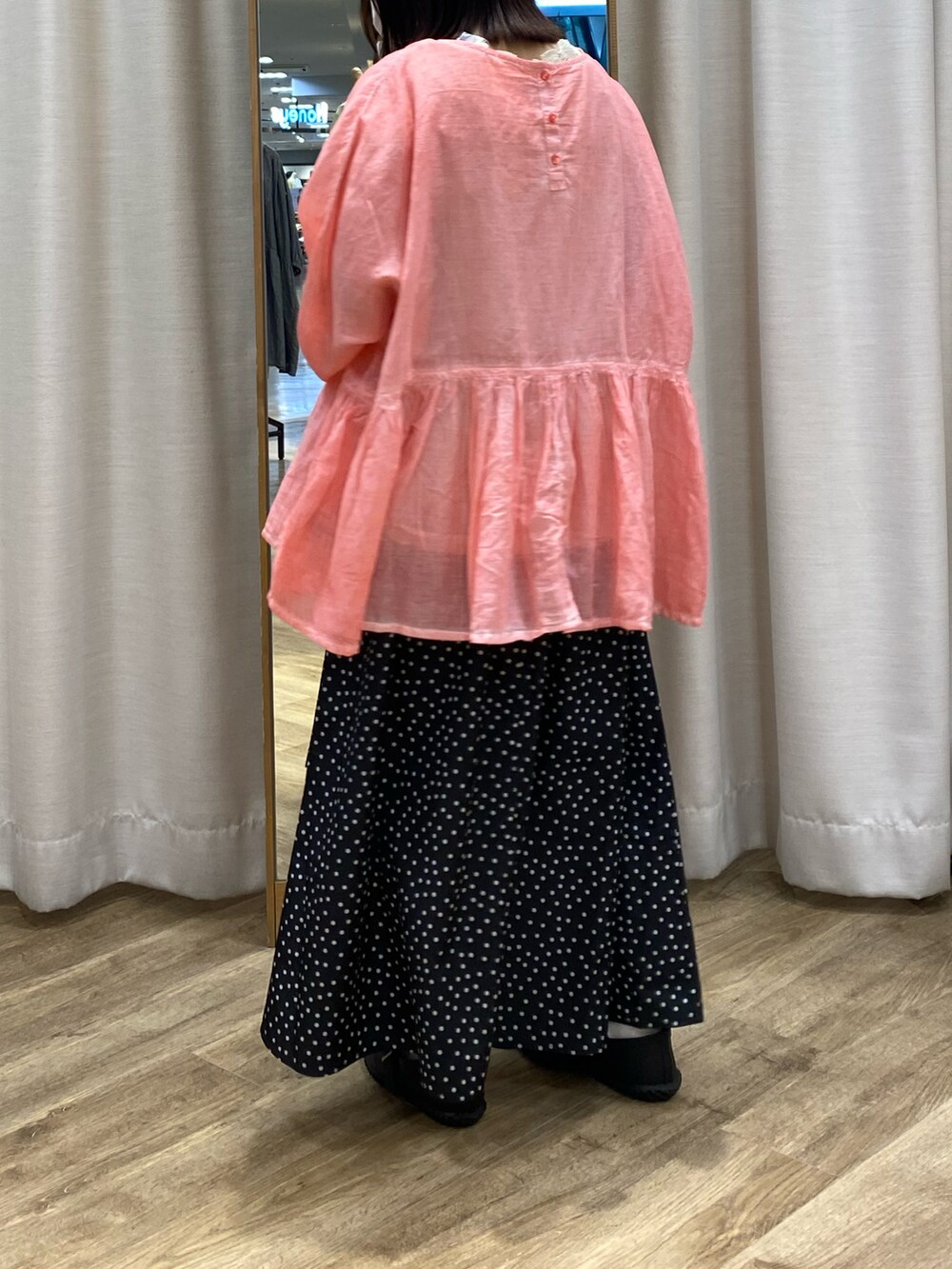 「Samansa Mos2、SM2、Samansa Mos2 home’s、サマンサ モスモス(Samansa Mos2)、エスエムツー、レインシューズ、低身長コーデ、低身長」｜「SM2のインドボイルピグメント加工ギャザーブラウス（シャツ/ブラウス、ピンク系）」を使った、i.さん（レディース・150cm）の春コーディネートの2枚目の写真