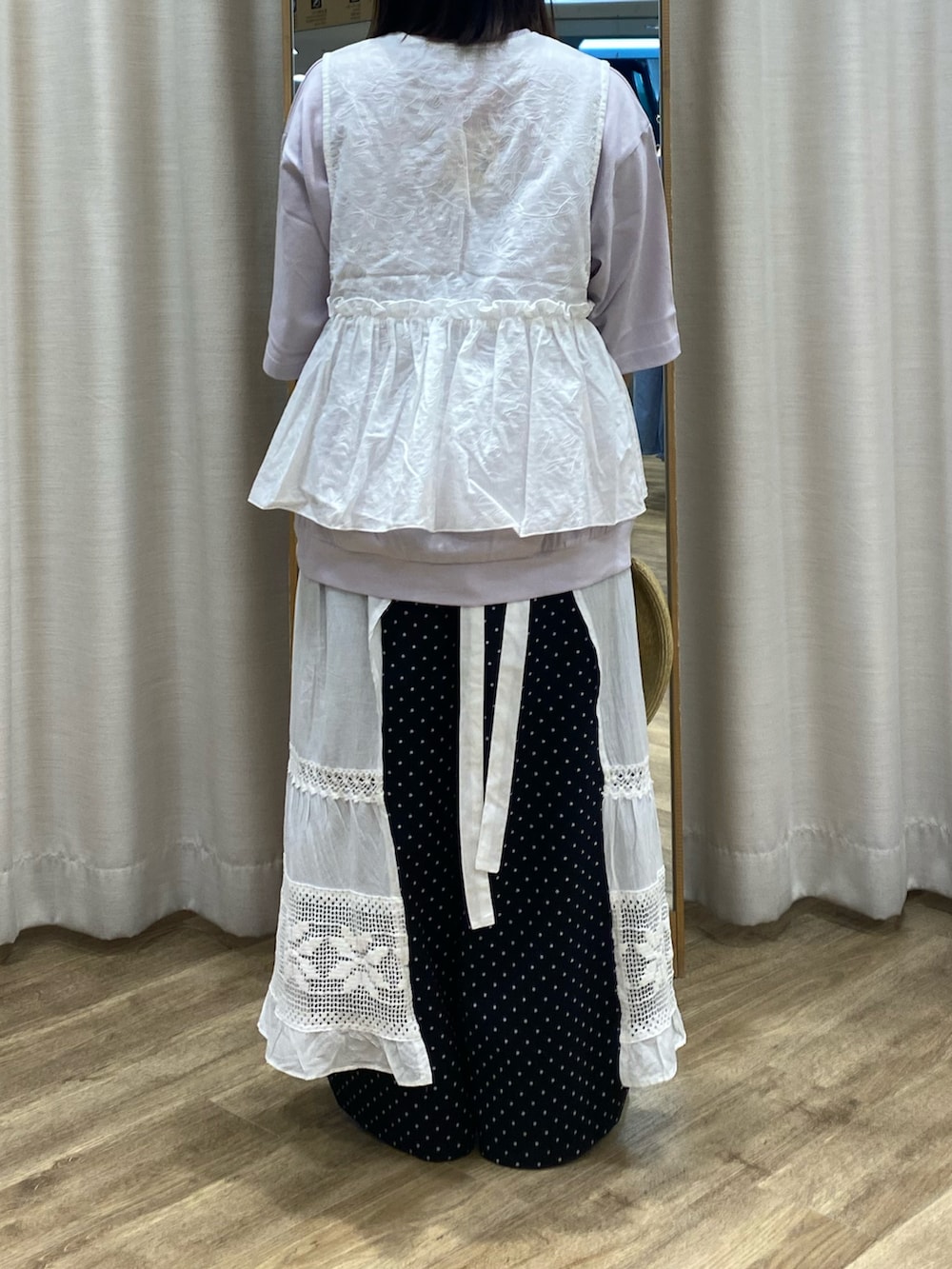 「Samansa Mos2、SM2、サマンサ モスモス(Samansa Mos2)、春コーデ、低身長コーデ、低身長」｜「Samansa Mos2の【M/Lサイズ】ドット柄ストレートパンツ（その他パンツ、ブラック系）」を使った、i.さん（レディース・150cm）の春コーディネートの2枚目の写真