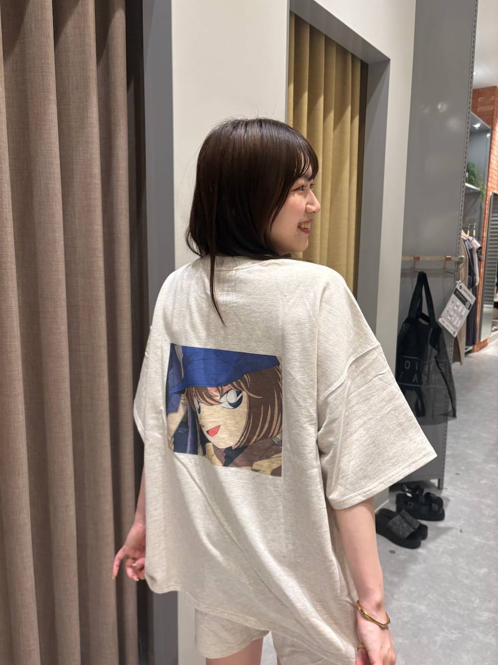 その他のTシャツ/カットソー、その他のTシャツ/カットソーを着用したレディースの春コーディネートの4枚目の写真