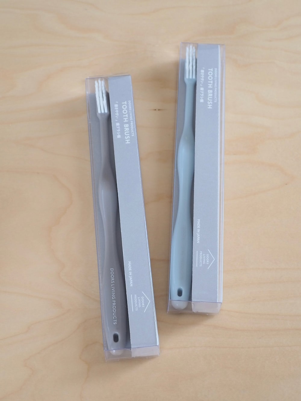 ブルー系のその他雑貨、グレー系のその他雑貨、その他のコスメキット/ギフトセットを着用したレディースの秋コーディネートの2枚目の写真