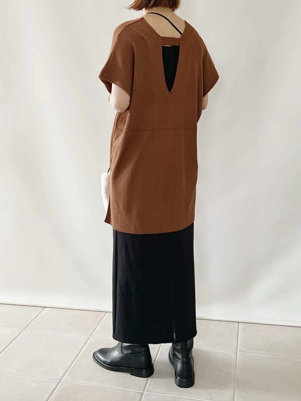 「Re:EDIT、UNIQLO、カジュアルコーデ、秋先取りコーデ、秋コーデ、秋服準備はじめました、着回しコーデ、ブーツ、スカートコーデ、オトナ女子、きれいめカジュアル、大人カジュアル、ファー小物」｜「Re:EDITの[Re:EDIT×megumi][mgm______2427コラボ][低身長サイズ有]プレーティングリブニットベスト【セットアップ可能】（ベスト、ブラウン系）」を使った、陽さん（レディース・156cm）の夏コーディネートの2枚目の写真