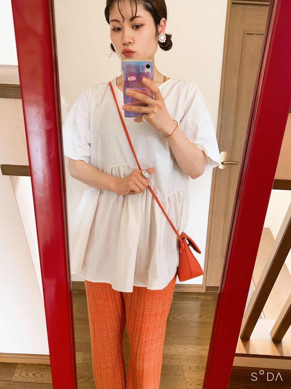 「夏コーデ、オレンジ、オレンジパンツ、フレアトップス」｜「JEANASISの12Ｇスカシジャガードラメフレアパンツ/942658（その他パンツ、オレンジ系）」を使った、chihonnuさん（レディース・154cm）の夏コーディネートの2枚目の写真
