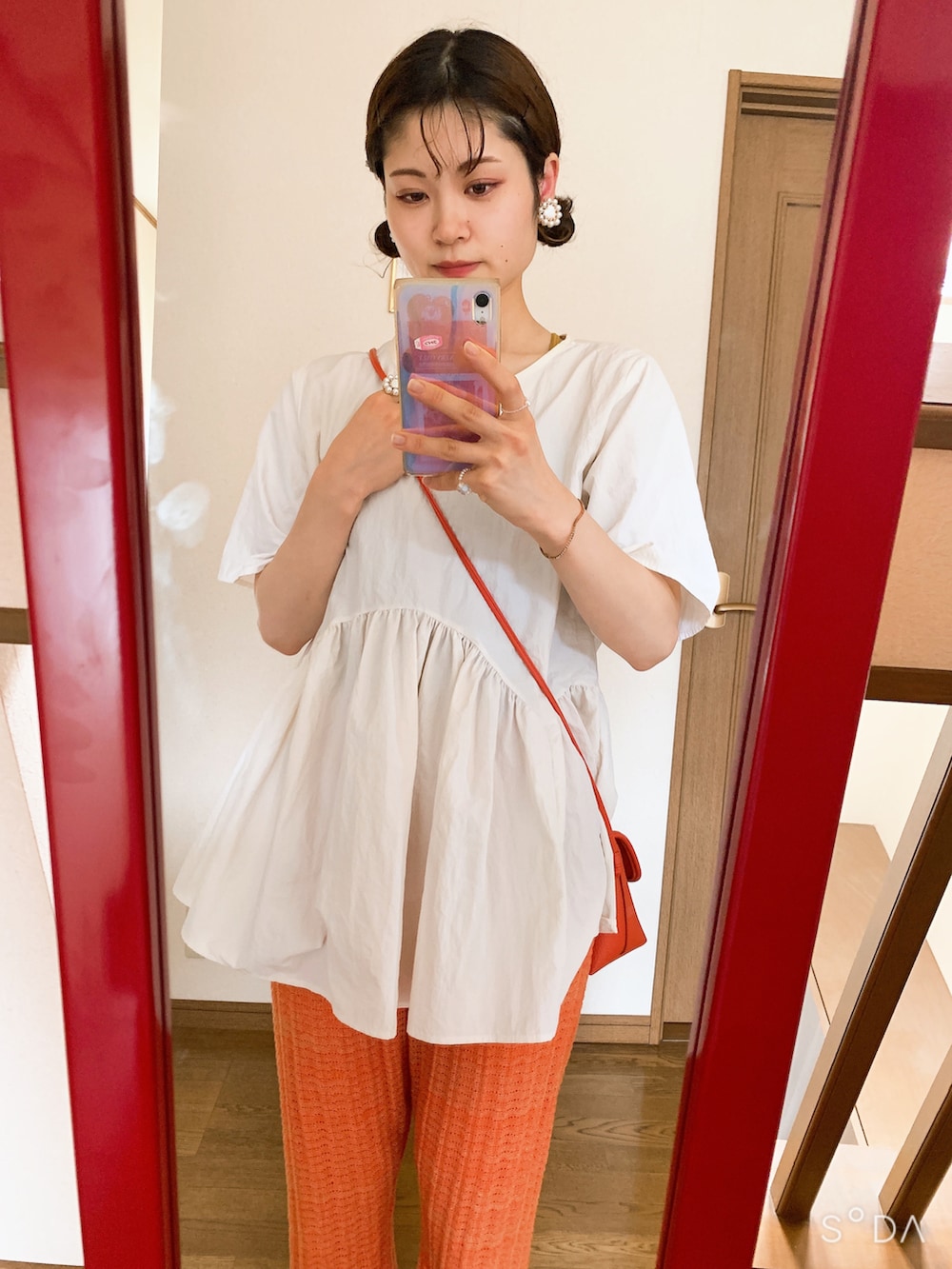 「夏コーデ、オレンジ、オレンジパンツ、フレアトップス」｜「JEANASISの12Ｇスカシジャガードラメフレアパンツ/942658（その他パンツ、オレンジ系）」を使った、chihonnuさん（レディース・154cm）の夏コーディネートの4枚目の写真