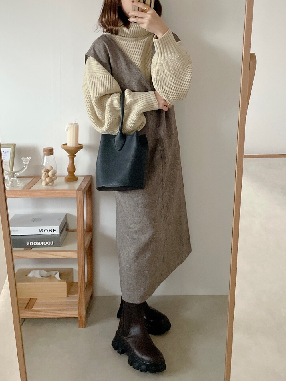 「カジュアル、冬コーデ、秋コーデ、低身長コーデ、ニット、ママコーデ、ショートブーツ、淡色女子、チェック柄に恋してる」｜「しまむらのアイテム（バッグ、ブラウン系）」を使った、yumi.さん（レディース・151cm）の秋コーディネートの5枚目の写真