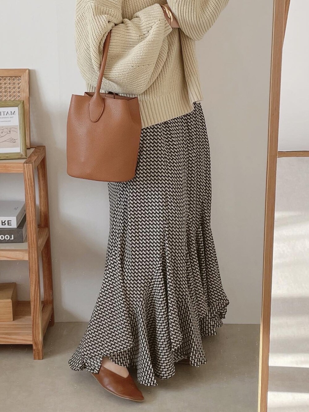 「wearhalloween2021、オトナカジュアル、秋冬コーデ、ゆるコーデ、秋服、低身長コーデ、キレイめ、ママコーデ」｜「toucher du briseの【yumi. コラボ】袖ボリュームタートルニット（ニット/セーター、ホワイト系）」を使った、yumi.さん（レディース・151cm）の秋コーディネートの3枚目の写真