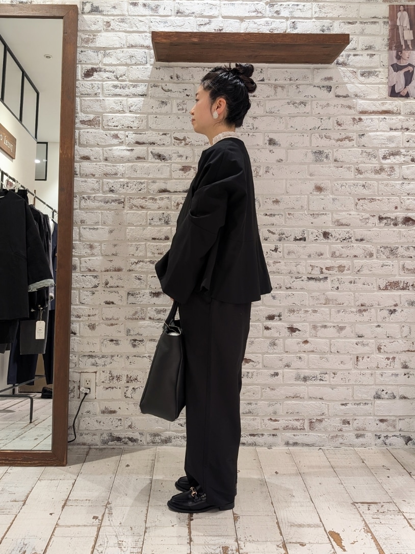 「セレモニー、セレモニーコーデ、セレモニースタイル、セレモニー服、セレモニージャケット、お呼ばれ、お呼ばれスタイル、お呼ばれコーデ、お呼ばれコーディネート、ピュアルセシン、pualcecin、ブラックコーデ、ブラックフォーマル」｜「PUAL CE CINのノーカラーペプラムシルエットジャケット（ノーカラージャケット、ブラック系）」を使った、masumoさん（レディース・155cm）の春コーディネートの3枚目の写真