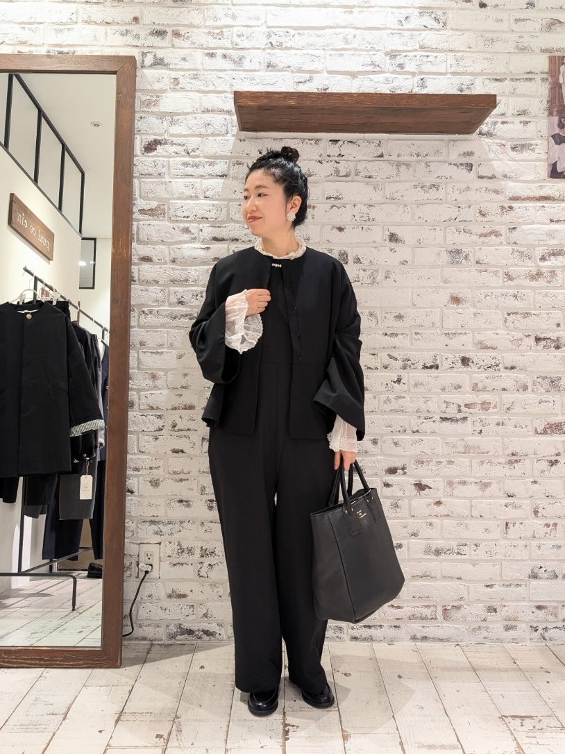 「セレモニー、セレモニーコーデ、セレモニースタイル、セレモニー服、セレモニージャケット、お呼ばれ、お呼ばれスタイル、お呼ばれコーデ、お呼ばれコーディネート、ピュアルセシン、pualcecin、ブラックコーデ、ブラックフォーマル」｜「PUAL CE CINのノーカラーペプラムシルエットジャケット（ノーカラージャケット、ブラック系）」を使った、masumoさん（レディース・155cm）の春コーディネートの2枚目の写真