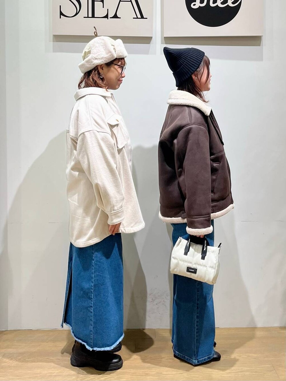 「着痩せ・細見え、差し色コーデ、体型カバー、休日コーデ、ママコーデ、女子会、ゆったり、ヘルシー、BAYFLOW、デートコーデ」|「OUTDOOR PRODUCTSの【OUTDOOR PRODUCTS(アウトドアプロダクツ)】別注ファーフライトキャップ(キャップ、ベージュ系)」を使った、akariさん(レディース・161cm)の冬コーディネートの2枚目の写真