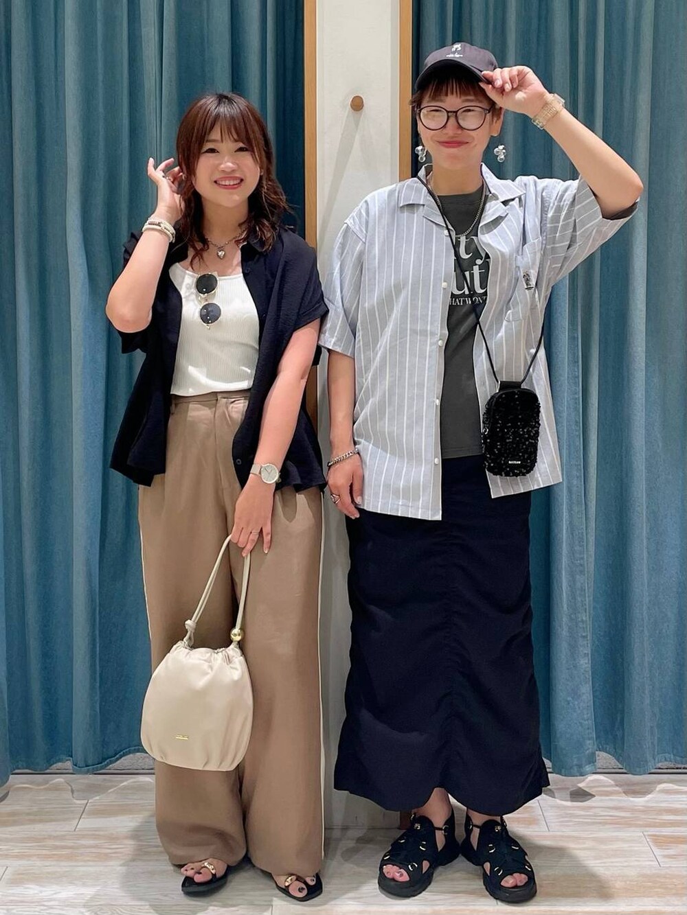 「着痩せ・細見え、差し色コーデ、体型カバー、休日コーデ、ママコーデ、女子会、ゆったり、ヘルシー、BAYFLOW、デートコーデ、骨格ストレート、骨格ウェーブ」｜「BAYFLOWの[スマホ・カード収納可♪]多機能スパンコールミニショルダー（ショルダーバッグ、ブラック系）」を使った、akariさん（レディース・161cm）の夏コーディネートの4枚目の写真