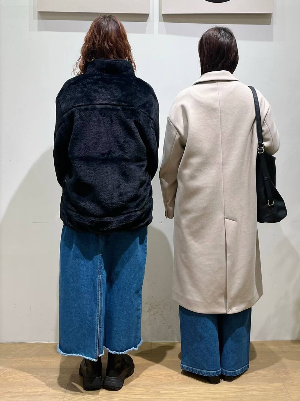「着痩せ・細見え、差し色コーデ、体型カバー、休日コーデ、ママコーデ、女子会、ゆったり、ヘルシー、BAYFLOW、ニット、デートコーデ、スウェット、アウター」｜「BAYFLOWの[軽量で暖かい]スタンドカラーファーブルゾン（ブルゾン、ブラック系）」を使った、akariさん（レディース・161cm）の冬コーディネートの3枚目の写真