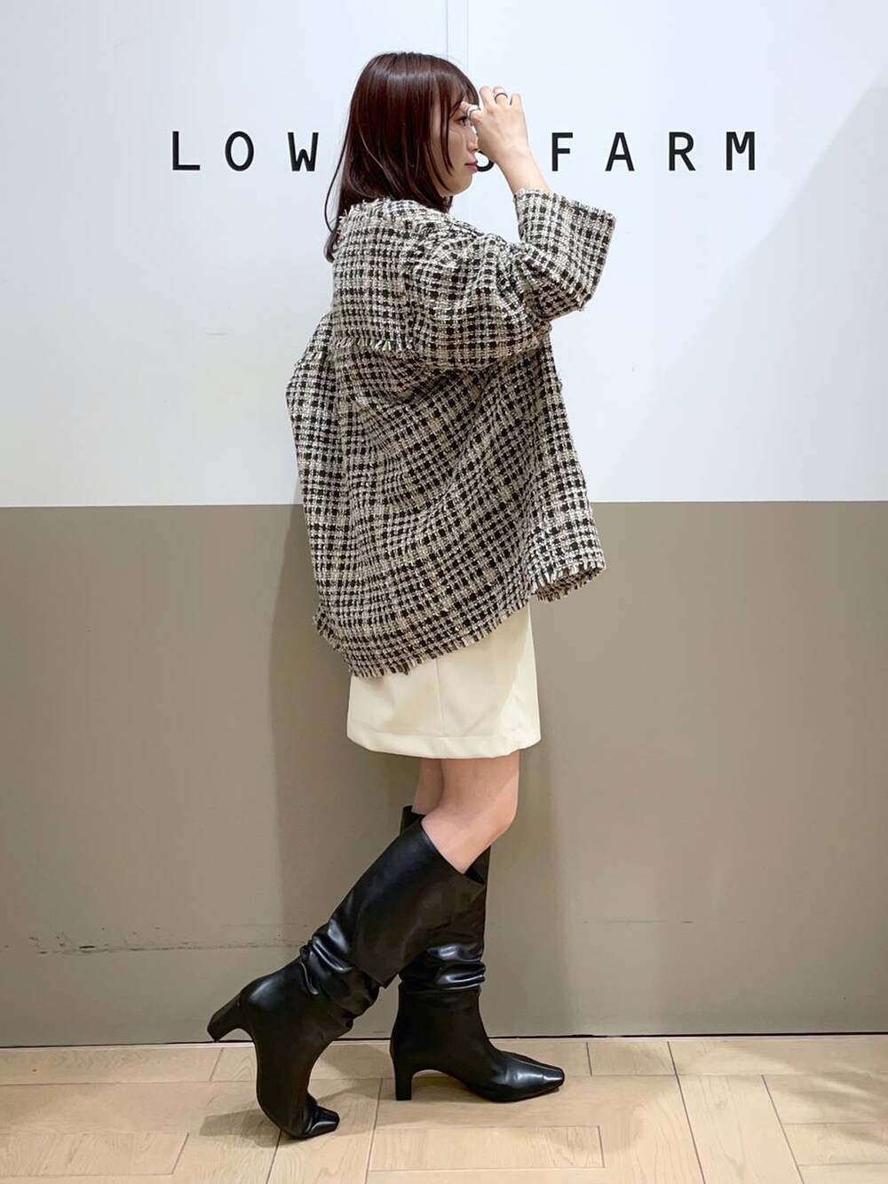 「ロンT、着痩せ・細見え、モテ、カジュアル、公認インフルエンサー_LOWRYS FARM、大人女子カジュアル_LOWRYS FARM、LOWRYS FARM、ジャケット、スカート、ミニスカート、秋コーデ、デート/ロマンティック」｜「LOWRYS FARMのカコウプリントＴシャツロングスリーブ　191260（Tシャツ/カットソー、ホワイト系）」を使った、moeさん（レディース・158cm）の夏コーディネートの2枚目の写真
