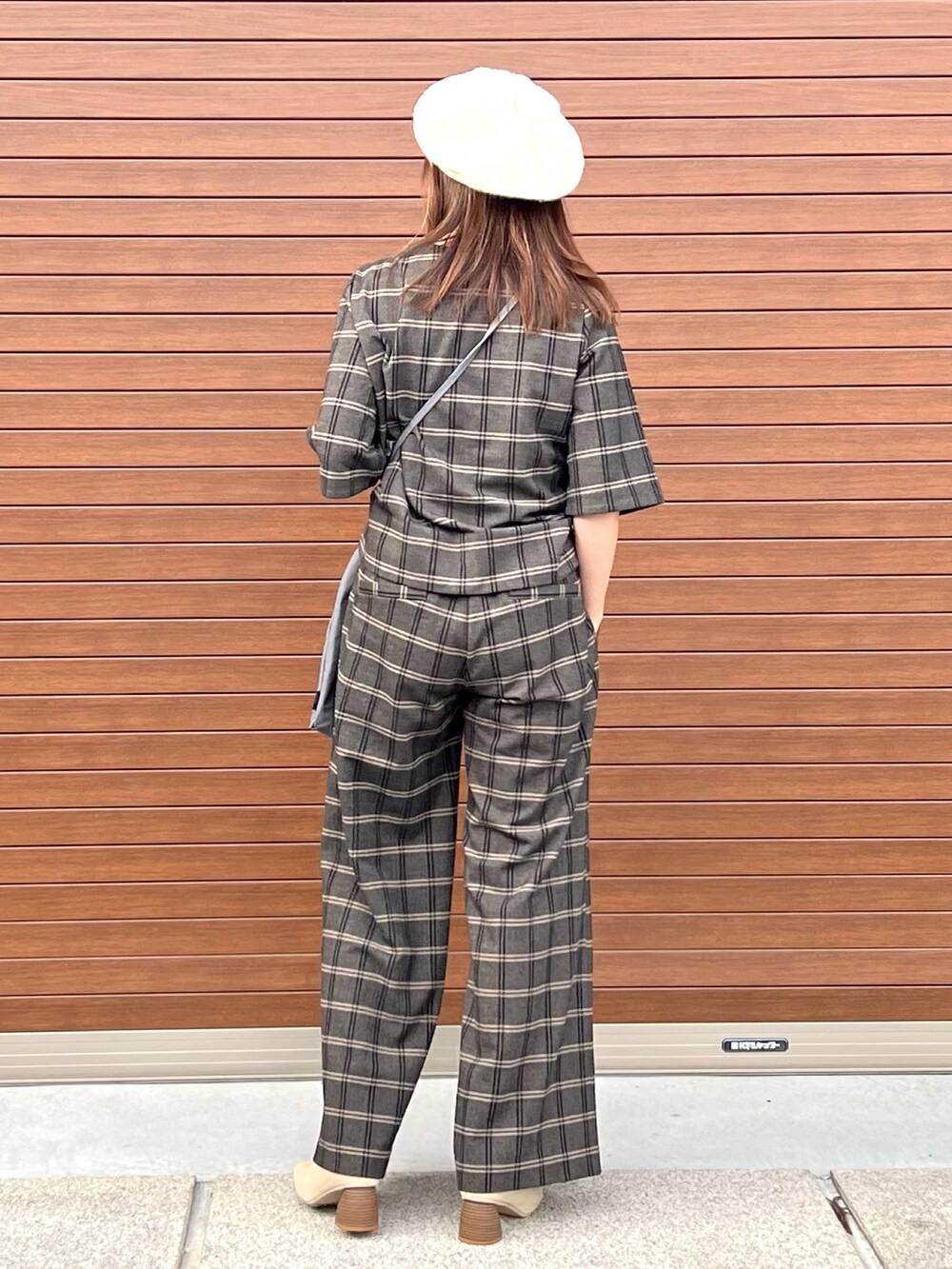 「巾着バッグふぇふ」｜「GOUT COMMUNのアイテム（トップス、ブラウン系）」を使った、haruさん（レディース・159cm）の秋コーディネートの3枚目の写真
