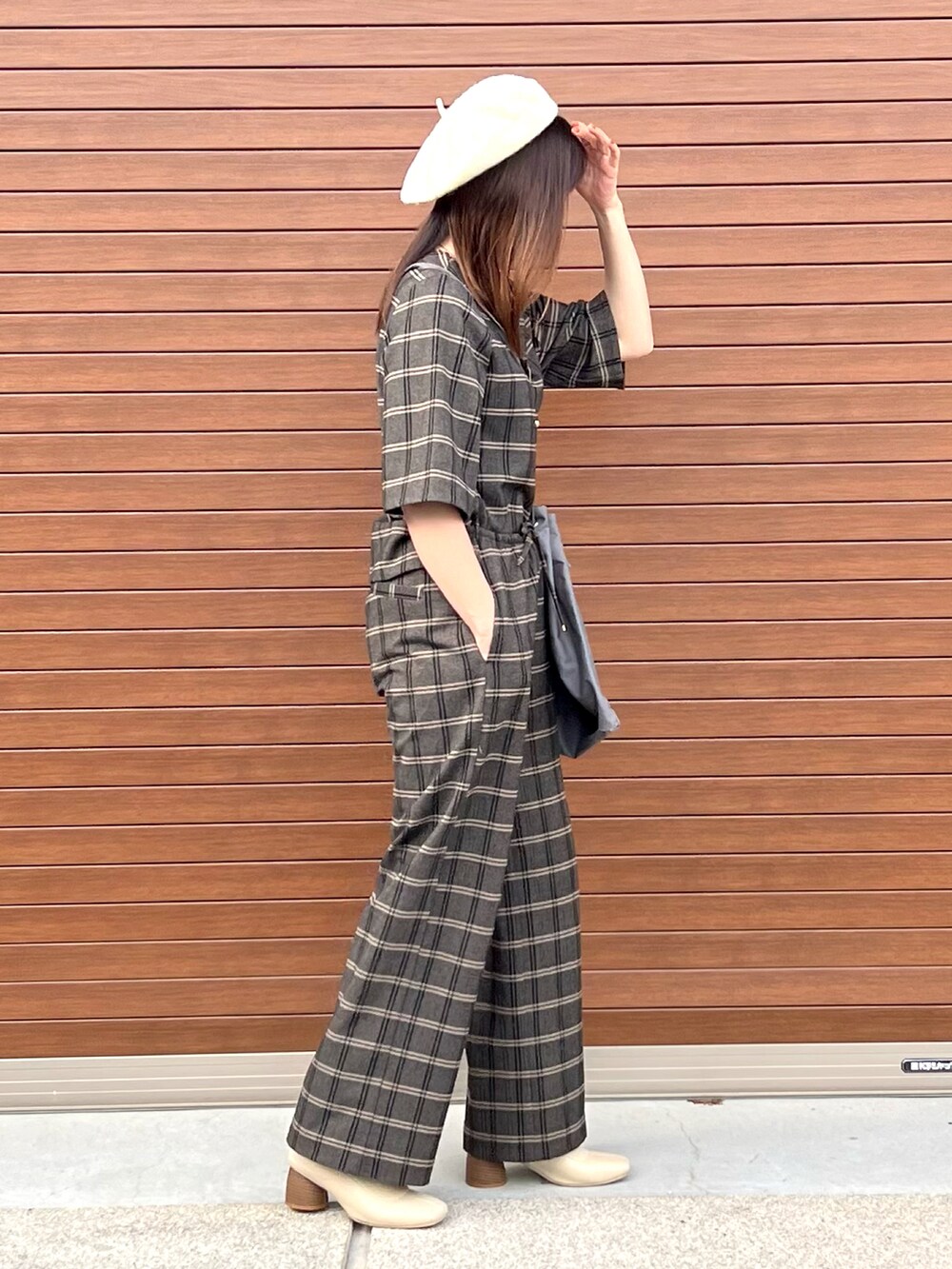 「巾着バッグふぇふ」｜「GOUT COMMUNのアイテム（トップス、ブラウン系）」を使った、haruさん（レディース・159cm）の秋コーディネートの2枚目の写真