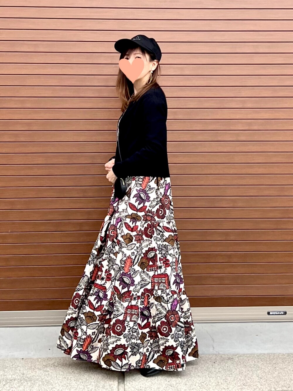 「春コーデ、オトナカワイイ、お出かけコーデ、ビッグシルエット、ワンピース、ワンピースコーデ、キャップ女子、花柄、花柄ワンピース」｜「MASTER&Coのアイテム（ワンピース、その他）」を使った、haruさん（レディース・159cm）の春コーディネートの3枚目の写真