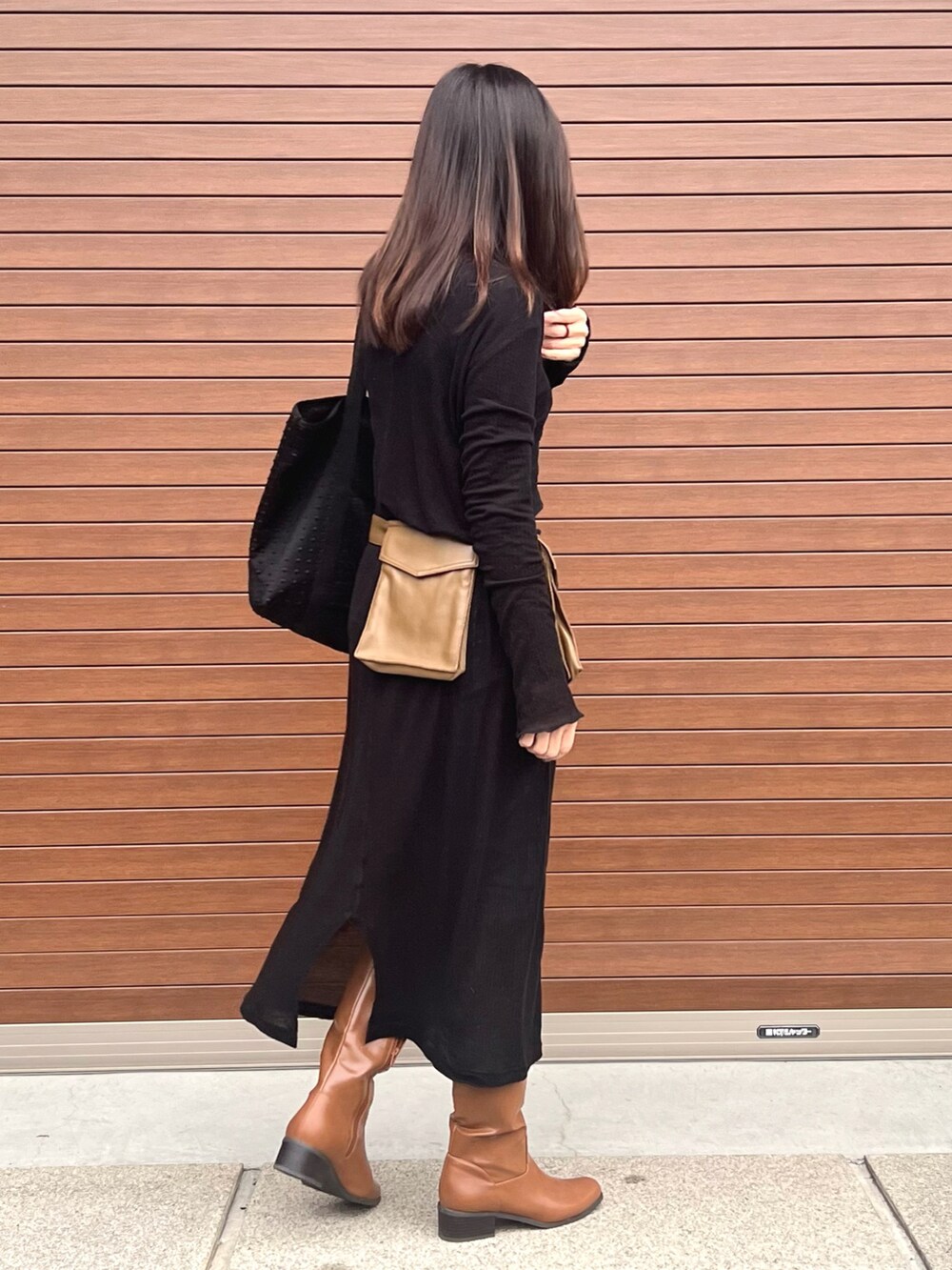 「おたんび」｜「クチュームのアイテム（ワンピース、ブラック系）」を使った、haruさん（レディース・159cm）の冬コーディネートの2枚目の写真