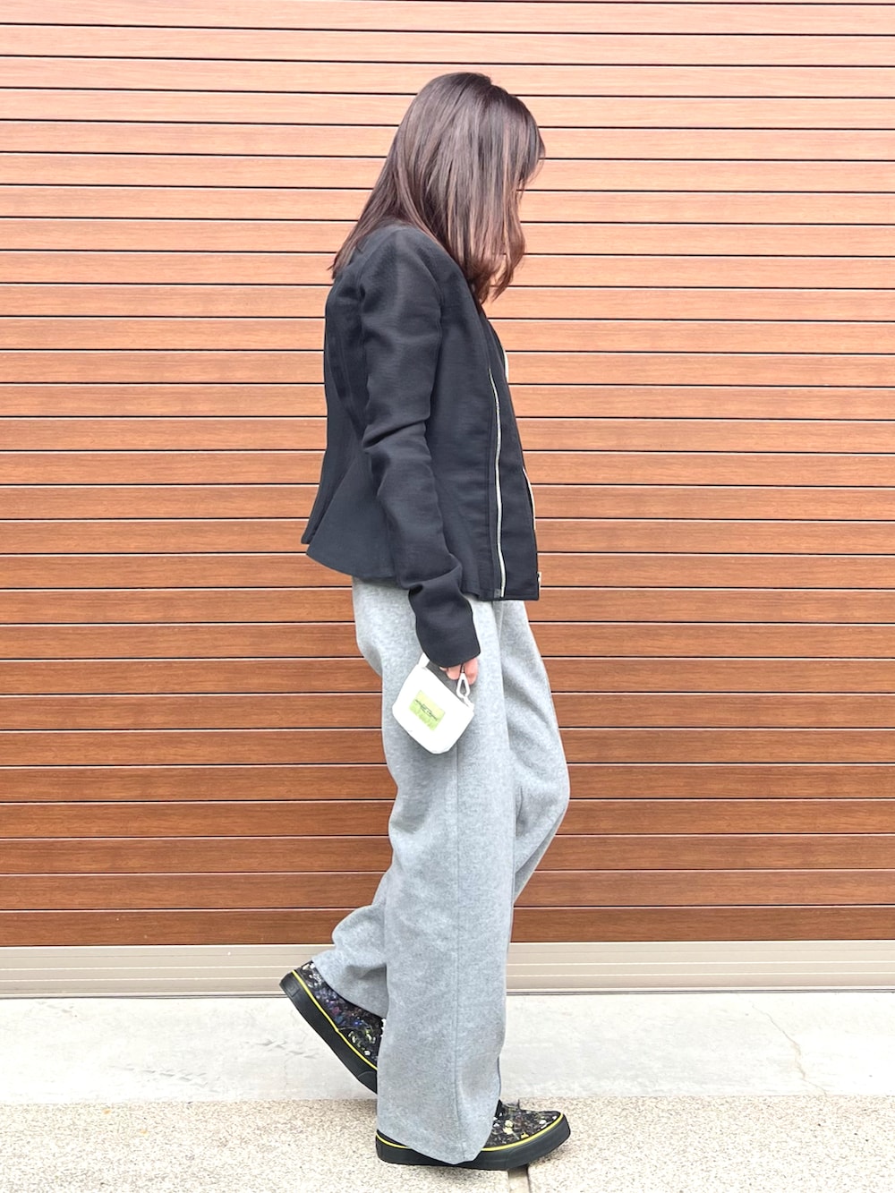 「着回しコーデ、ジャケットスタイル、大人カジュアル、RICK OWENS、LAD MUSICIAN、UNIQLO、seventeen」｜「Rick Owensのアイテム（ジャケット/アウター、ブラック系）」を使った、haruさん（レディース・160cm）の春コーディネートの3枚目の写真