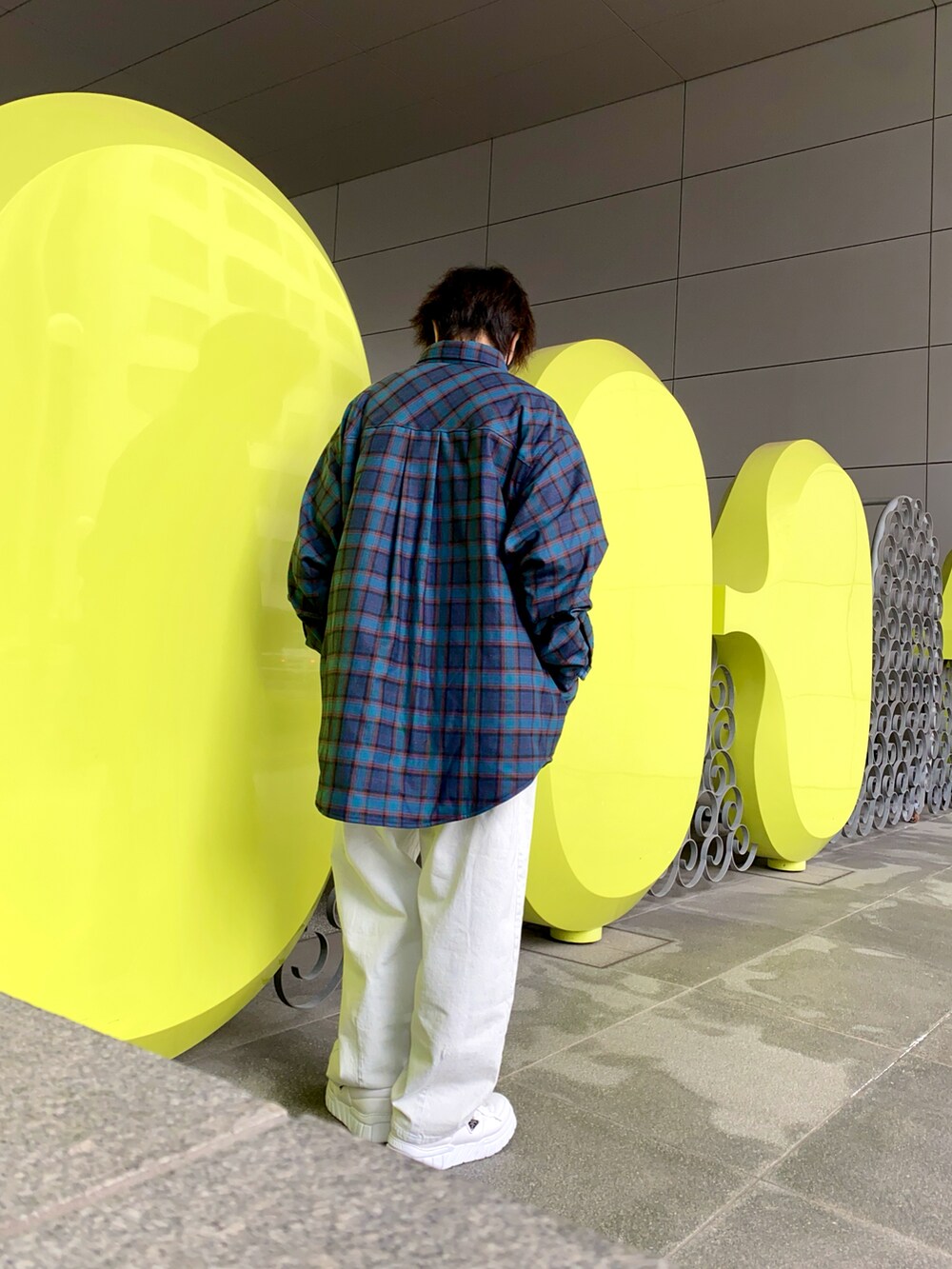 「タートルネック、シャツスタイル、チェック、チエックシャツ、デニム、デニムパンツ、スニーカー、スニーカーコーデ、カジュアルコーデ、古着MIX、スポーツミックス、プチプラ、シンプルスタイル、春、リラックススタイル」｜「FACETASMのアイテム（シャツ/ブラウス、グリーン系）」を使った、GYUNさん（メンズ・173cm）の冬コーディネートの3枚目の写真