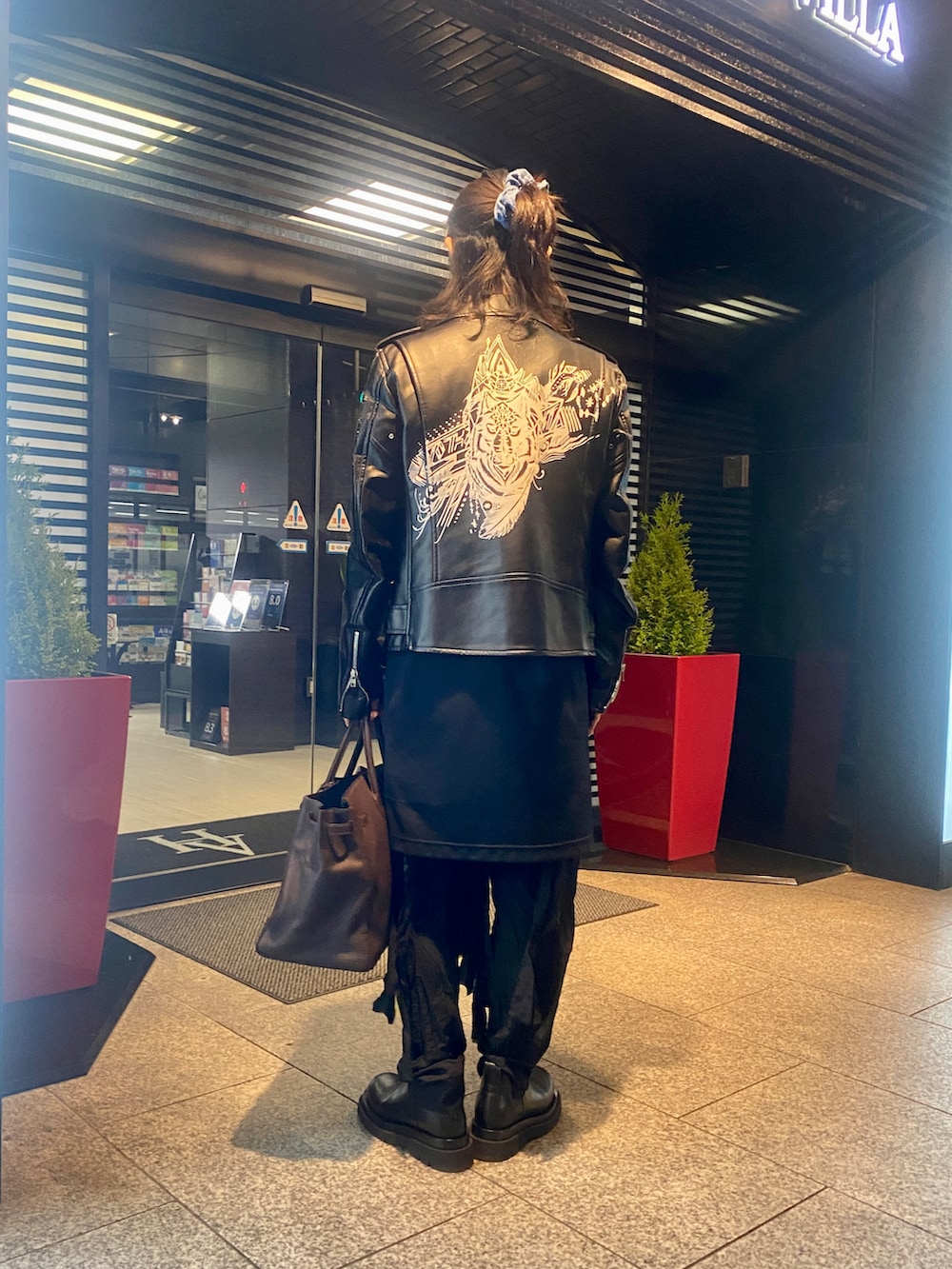 「今日のコーデ、いいね、save、フォローお願いします🤑、大人カジュアル、春コーデ、ライダース、コムデギャルソン、コムデギャルソンオムプリュス、ボッテガヴェネタ、バーキン、ブーツ、ブラック、ブラックコーデ、黒、カジュアルコーデ、ロック」|「COMME des GARCONS HOMME PLUSのアイテム(ライダースジャケット、ブラック系)」を使った、GYUNさん(メンズ・173cm)の春コーディネートの3枚目の写真