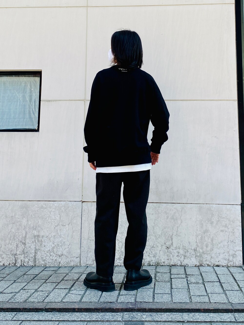 「シンプルコーデ、おしゃれさんと繋がりたい、大人カジュアル、春、スラックス、いいね、save、フォローお願いします🤑、モノトーン、sacai、ルイヴィトン、ボッテガヴェネタ、レイヤードスタイル、ブラックコーデ、大人コーデ、春コーデ、スウェット」｜「LOUIS VUITTONのアイテム（ネックレス、シルバー系）」を使った、GYUNさん（メンズ・173cm）の冬コーディネートの2枚目の写真