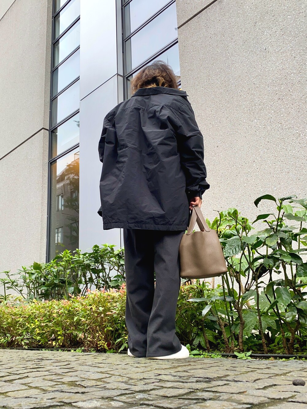 「エルメス、HERMES、ガンリュウ、PRADA、ユニクロ、UNIQLO、ユニクロコーデ、スニーカー、スニーカーコーデ、ニット、ボーダー、ネイビー、シャツスタイル、シャツ、カジュアルコーデ」｜「UNIQLOのアイテム（ニット/セーター、ブルー系）」を使った、GYUNさん（メンズ・173cm）の冬コーディネートの3枚目の写真