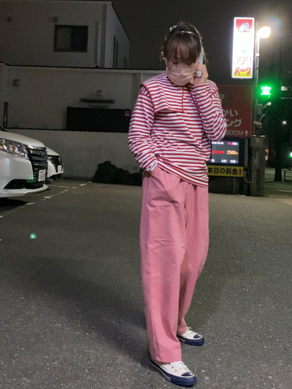 「ピンク、ピンクパンツ、休日スタイル、ゆるコーデ、春夏コーデ、パンツスタイル、低身長コーデ、カラーコーデ」｜「Samansa Mos2の２タックストレートパンツ（その他パンツ、ピンク系）」を使った、Birdy Pさん（レディース・152cm）の春コーディネートの3枚目の写真