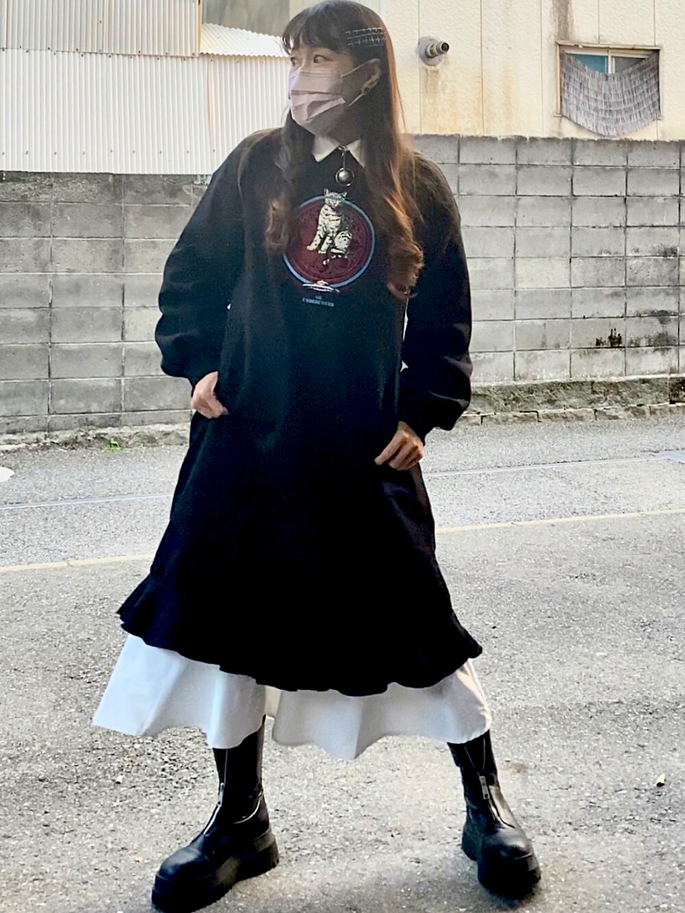 「ワンピース、ブーツ、シンプル、オーバーオール、SLY、プチプラコーデ、黒コーデ、ワンピースシャツ、低身長女子、gu×undercover」｜「GUのGU x Undercover コラボのワンピース（スカート、ブラック系）」を使った、Birdy Pさん（レディース・152cm）の秋コーディネートの3枚目の写真