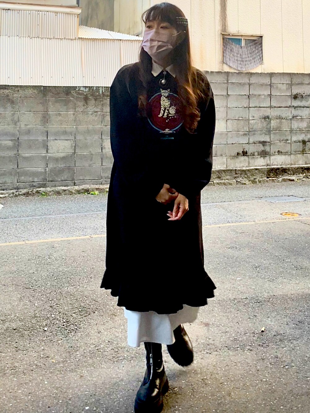 「ワンピース、ブーツ、シンプル、オーバーオール、SLY、プチプラコーデ、黒コーデ、ワンピースシャツ、低身長女子、gu×undercover」｜「GUのGU x Undercover コラボのワンピース（スカート、ブラック系）」を使った、Birdy Pさん（レディース・152cm）の秋コーディネートの2枚目の写真
