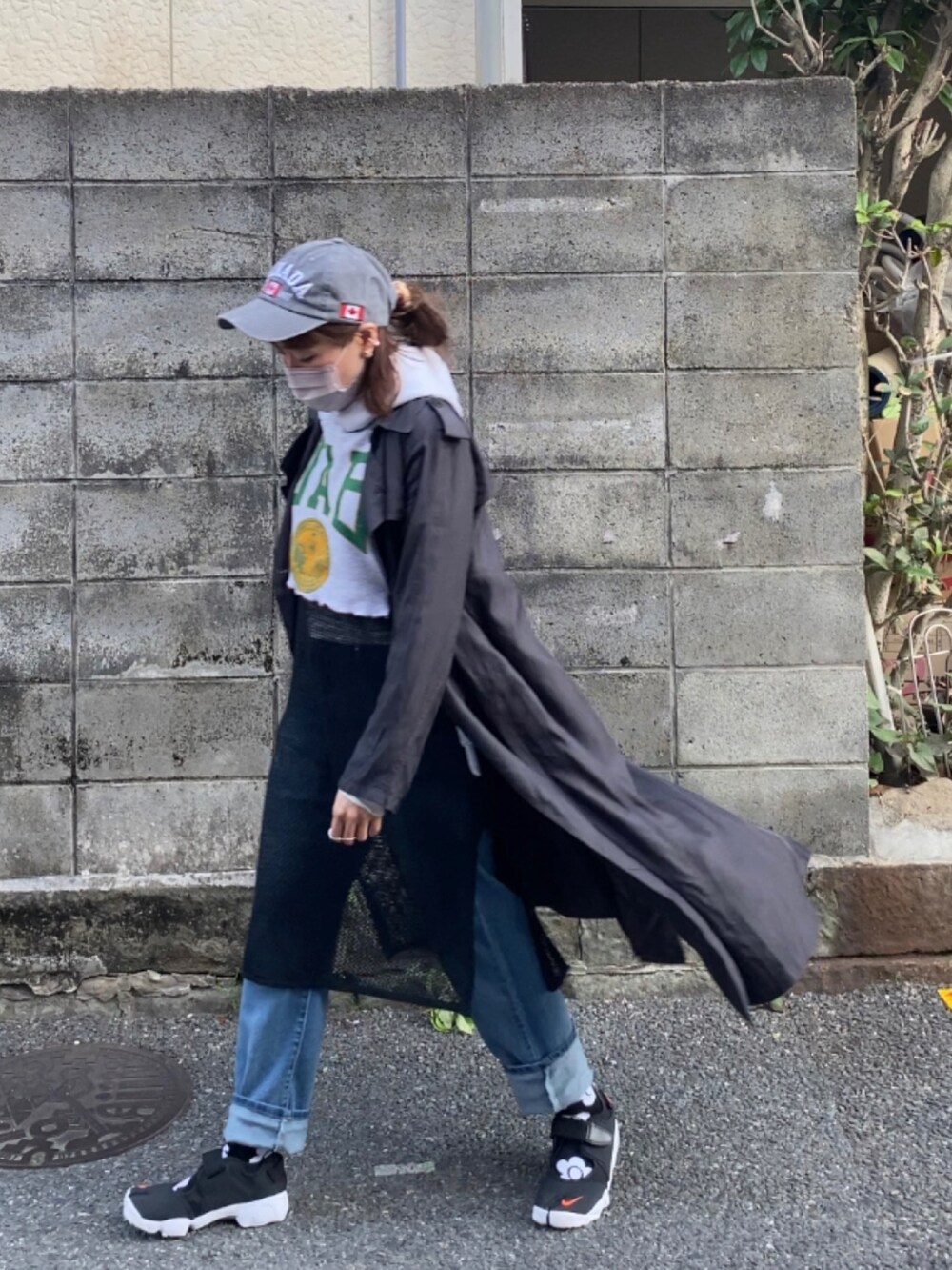 「オトナ女子、大人カジュアル、シンプル、おしゃれさんと繋がりたい、ブラック、初夏コーデ」｜「BEAUTY&YOUTH UNITED ARROWSのBY∴ HAMILTON WOOL MIX ロングPコート о（ピーコート、ブルー系）」を使った、Birdy Pさん（レディース・152cm）の夏コーディネートの2枚目の写真