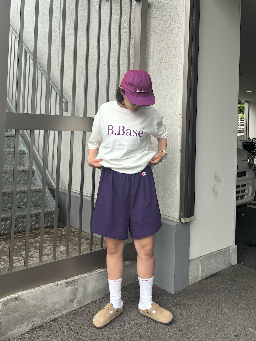 「夏コーデ」｜「Supreme のアイテム（キャップ、パープル系）」を使った、Riiさん（骨格ウェーブ・レディース・157cm）の夏コーディネートの2枚目の写真