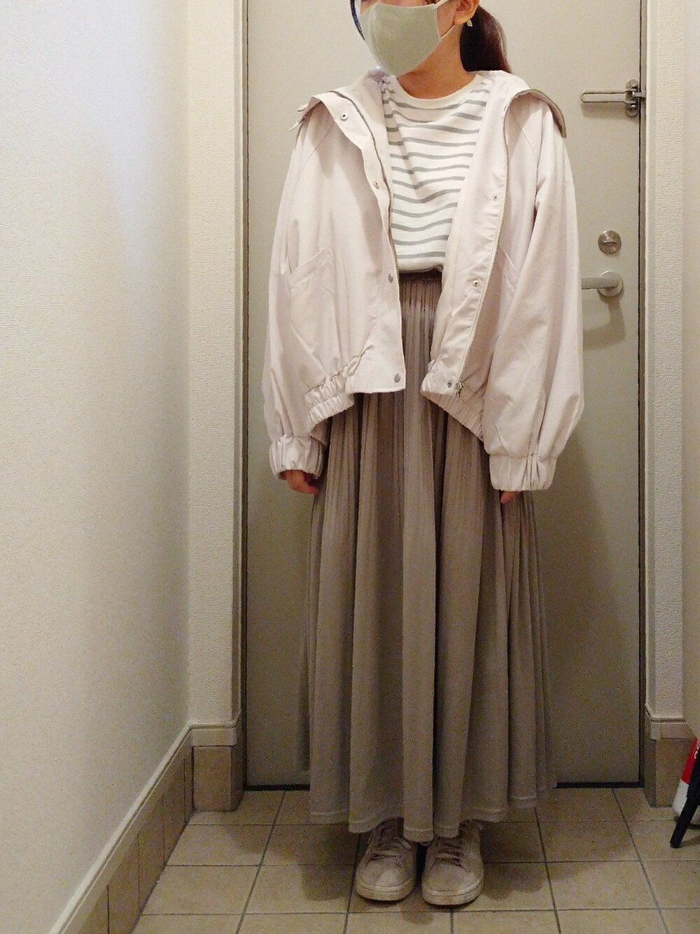 「淡色コーデ、大人カジュアル、プチプラ、秋服準備はじめました、えだコーデしまむら、マウンテンパーカー、ボーダー、低身長、ぽっちゃり、骨格ストレート、骨格診断ストレート、ママコーデ、スウィーツ同盟会」｜「しまむらのM　淡薄橙　¥2,970　品番528-1008（マウンテンパーカー、ホワイト系）」を使った、もちいりかさん（レディース・148cm）の秋コーディネートの3枚目の写真