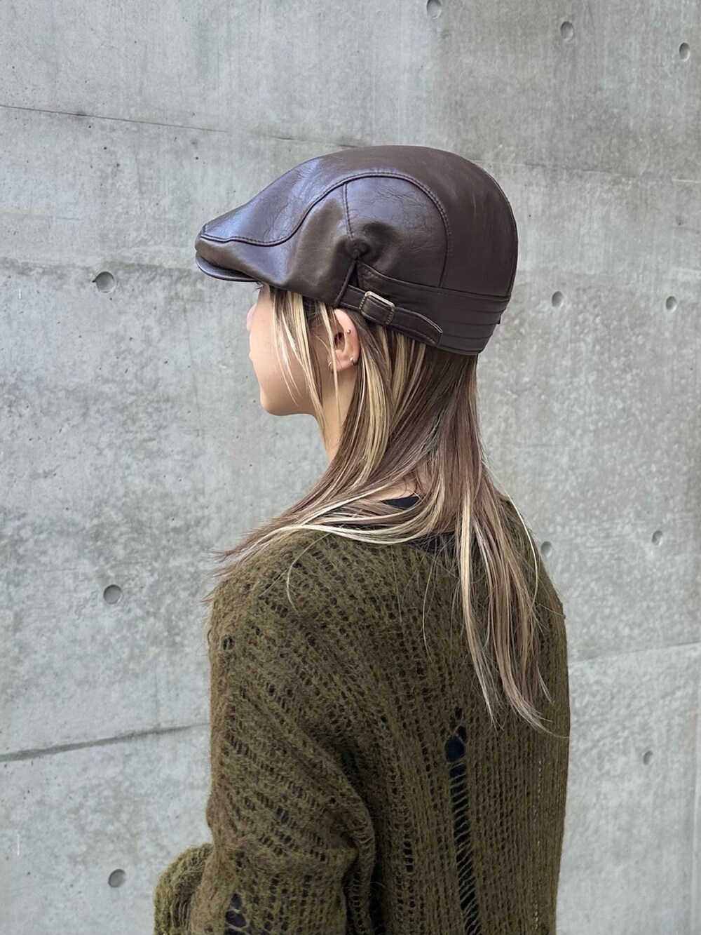 「冬コーデ、ハンチング、ハンチング帽、ニット、スカートパンツ、スカート、ローファー」｜「OVERRIDEのOVERRIDE  FAKE LEATHER HUNTING SGP / オーバーライド（ハンチング/ベレー帽、ブラウン系）」を使った、KIMさん（レディース・148cm）の冬コーディネートの4枚目の写真