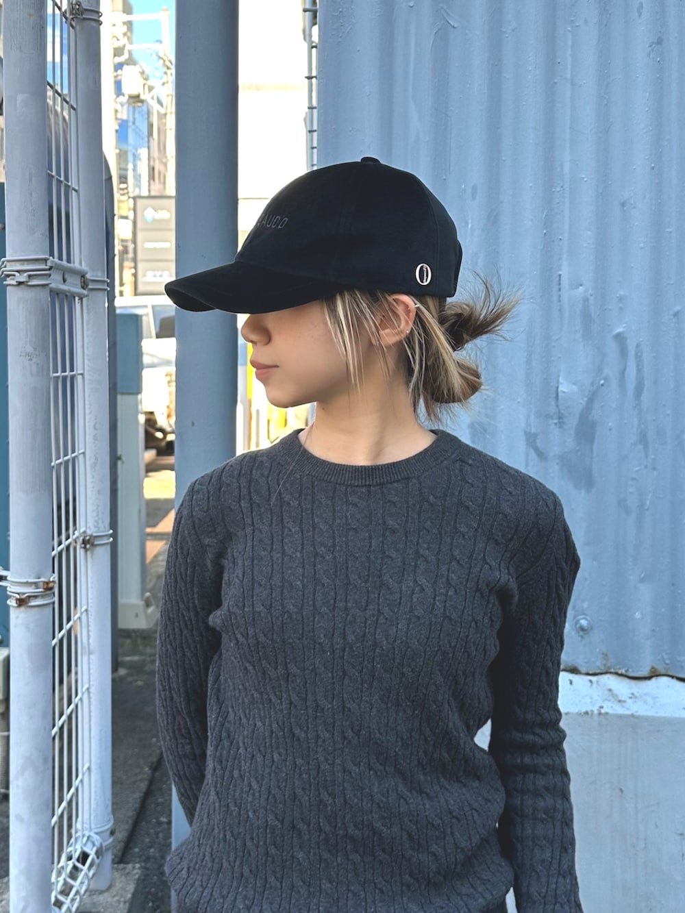 「冬コーデ、古着MIX、チェックスカート、キャップコーデ、ニット、低身長、低身長コーデ」｜「Chapeau d' OのChapeau d' O Velour Lame Emb 6Panel Cap / シャポードオー（キャップ、ブラック系）」を使った、KIMさん（レディース・148cm）の秋コーディネートの2枚目の写真