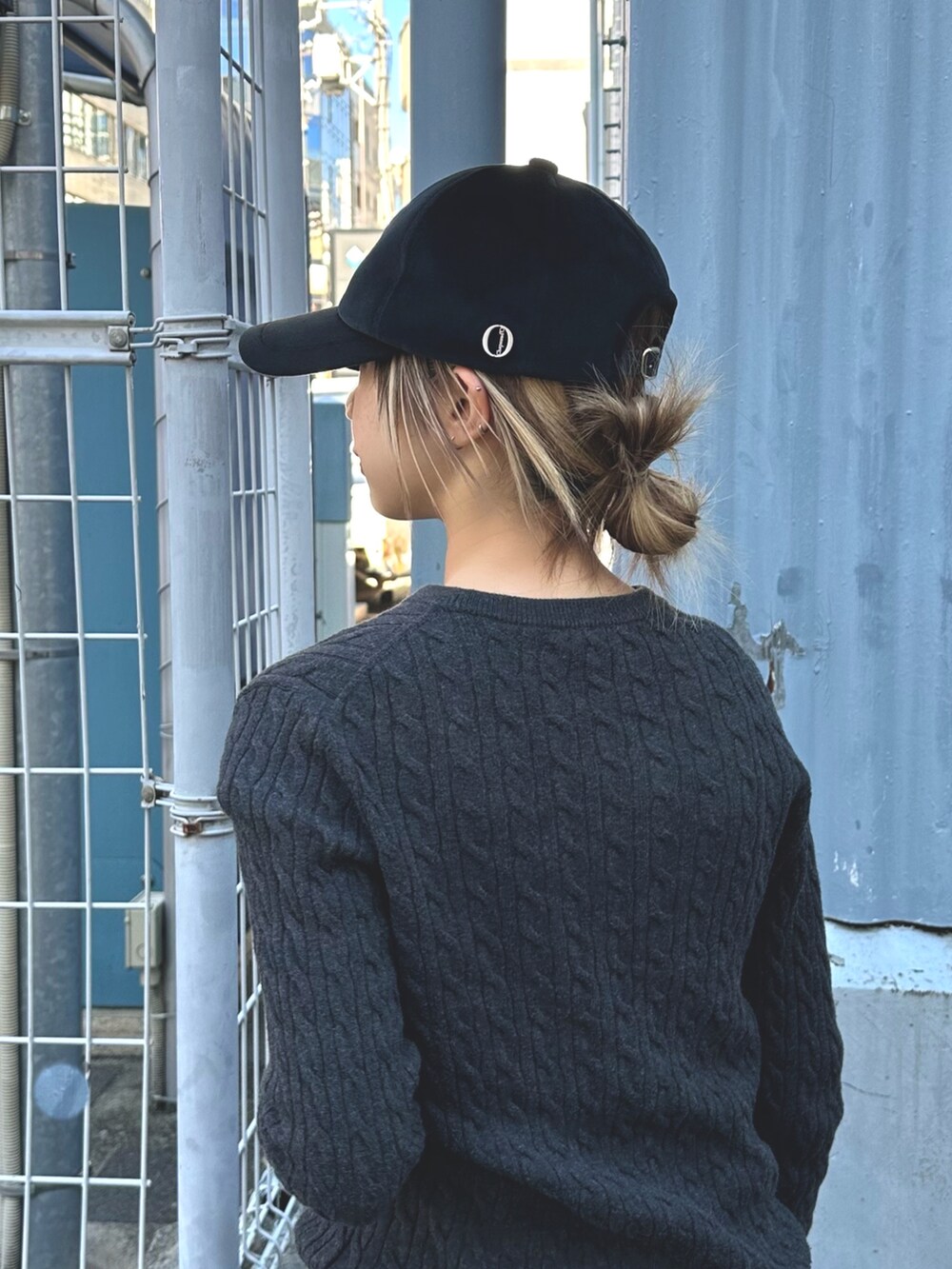 「冬コーデ、古着MIX、チェックスカート、キャップコーデ、ニット、低身長、低身長コーデ」｜「Chapeau d' OのChapeau d' O Velour Lame Emb 6Panel Cap / シャポードオー（キャップ、ブラック系）」を使った、KIMさん（レディース・148cm）の秋コーディネートの3枚目の写真