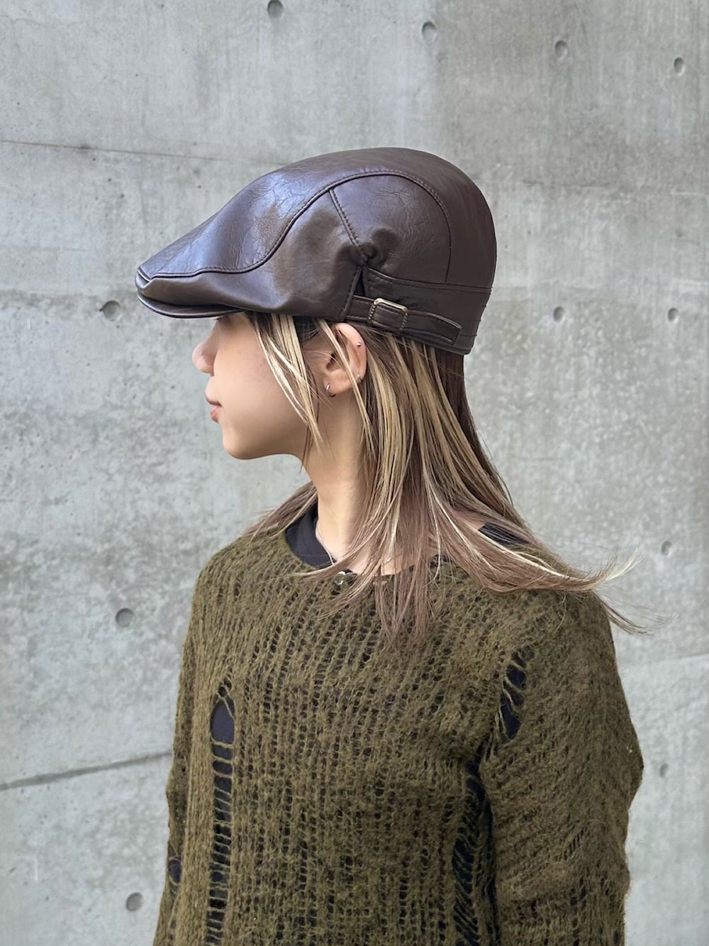 「冬コーデ、ハンチング、ハンチング帽、ニット、スカートパンツ、スカート、ローファー」｜「OVERRIDEのOVERRIDE  FAKE LEATHER HUNTING SGP / オーバーライド（ハンチング/ベレー帽、ブラウン系）」を使った、KIMさん（レディース・148cm）の冬コーディネートの2枚目の写真