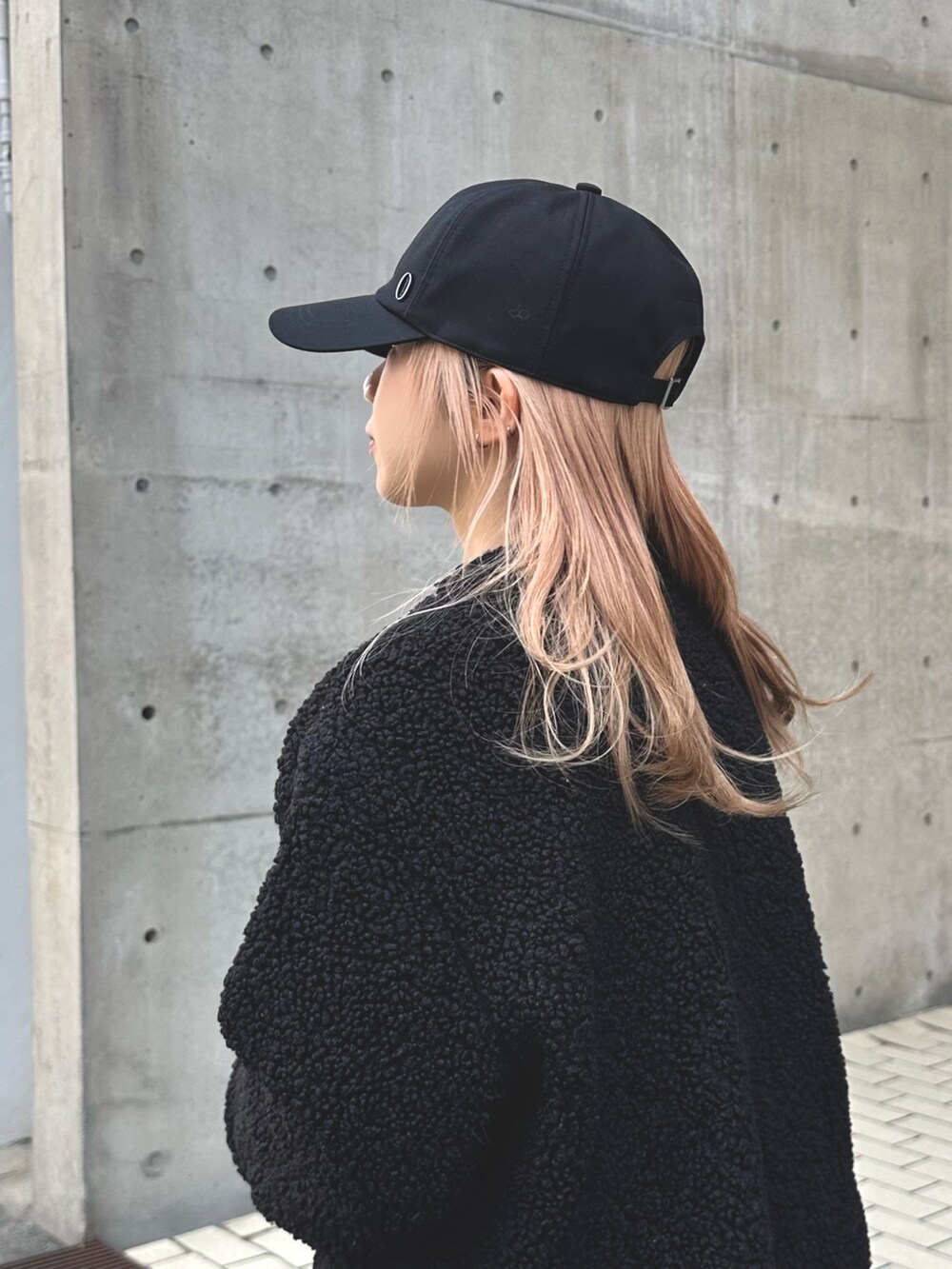 「キャップ、秋コーデ、冬コーデ、アウター、低身長コーデ、レイヤードスタイル、キャップコーデ」｜「Chapeau d' OのChapeau d' O T/C Twill 6Panel Cap EC / シャポードオー（キャップ、ブラック系）」を使った、KIMさん（レディース・148cm）の秋コーディネートの4枚目の写真