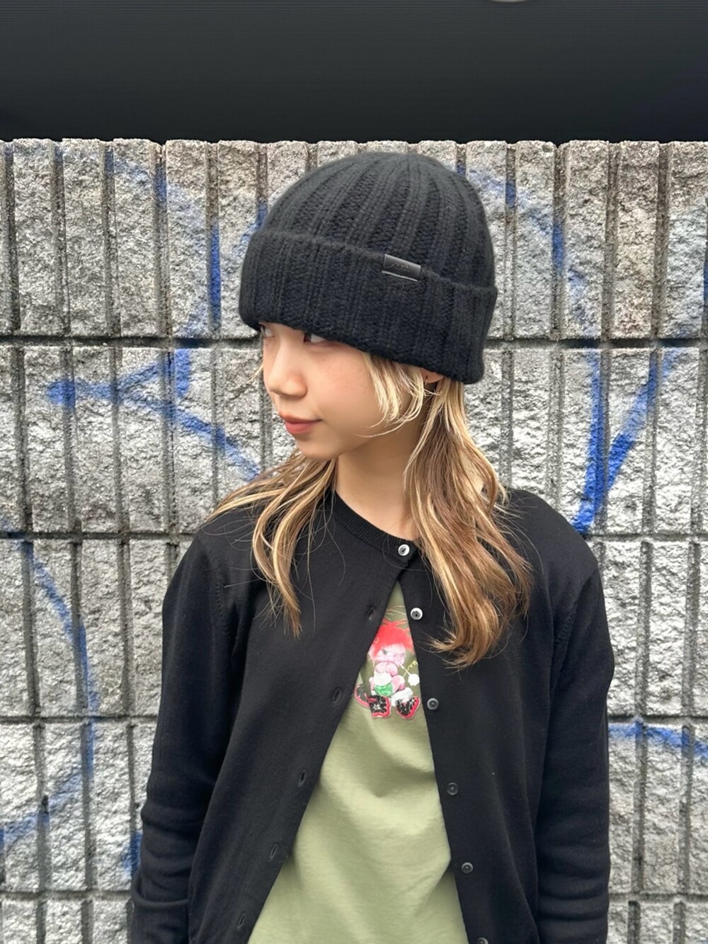 「冬コーデ、スカートスタイル、スカート、チェックスカート、チェック、ニット、ニット帽、ニット帽コーデ、低身長、低身長コーデ」｜「arthのarth  Cashmere Hvy Rib Watch / アース（ニットキャップ/ビーニー、ブラック系）」を使った、KIMさん（レディース・148cm）の冬コーディネートの3枚目の写真