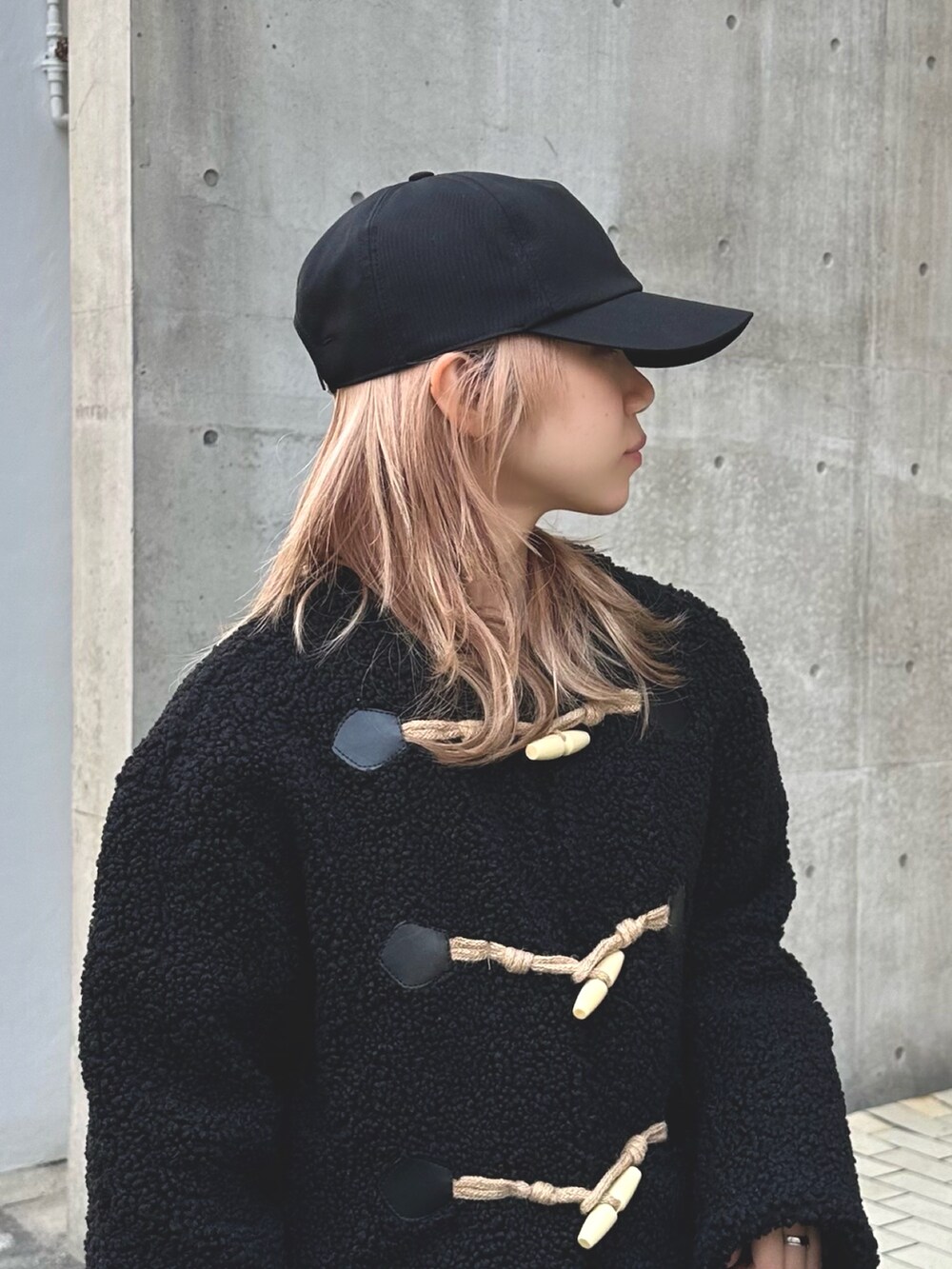 「キャップ、秋コーデ、冬コーデ、アウター、低身長コーデ、レイヤードスタイル、キャップコーデ」｜「Chapeau d' OのChapeau d' O T/C Twill 6Panel Cap EC / シャポードオー（キャップ、ブラック系）」を使った、KIMさん（レディース・148cm）の秋コーディネートの3枚目の写真