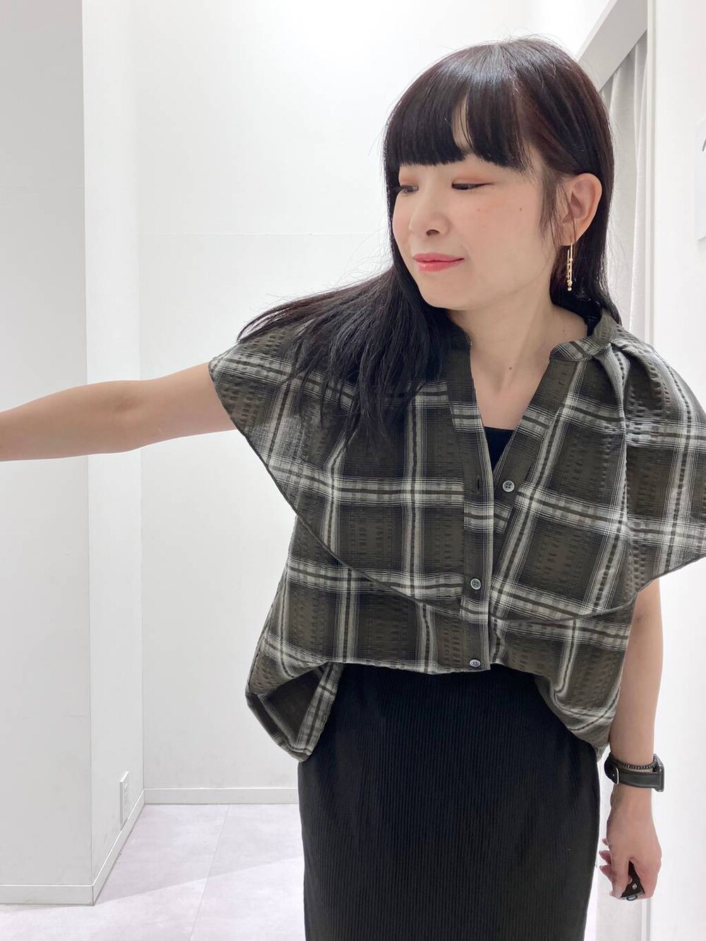 「体型カバー、着痩せ・細見え、きれいめ、GLOBAL WORK、チェック、ブラウス、ガーリー、スカート、ウエストゴム、接触冷感、遮熱、UVカット、ウォッシャブル、タンクトップ、夏コーデ」|「LAKOLEのつぶつぶフープピアス / 250575(ピアス(両耳用)、その他)」を使った、saoさん(レディース・157cm)の夏コーディネートの3枚目の写真