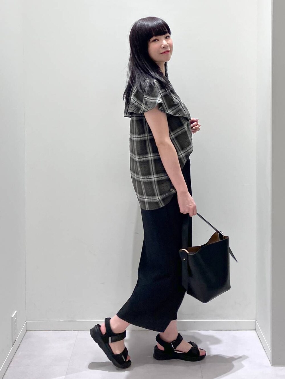 「体型カバー、着痩せ・細見え、きれいめ、GLOBAL WORK、チェック、ブラウス、ガーリー、スカート、ウエストゴム、接触冷感、遮熱、UVカット、ウォッシャブル、タンクトップ、夏コーデ」|「LAKOLEのつぶつぶフープピアス / 250575(ピアス(両耳用)、その他)」を使った、saoさん(レディース・157cm)の夏コーディネートの7枚目の写真
