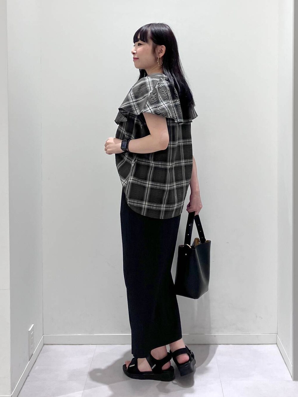 「体型カバー、着痩せ・細見え、きれいめ、GLOBAL WORK、チェック、ブラウス、ガーリー、スカート、ウエストゴム、接触冷感、遮熱、UVカット、ウォッシャブル、タンクトップ、夏コーデ」|「LAKOLEのつぶつぶフープピアス / 250575(ピアス(両耳用)、その他)」を使った、saoさん(レディース・157cm)の夏コーディネートの6枚目の写真