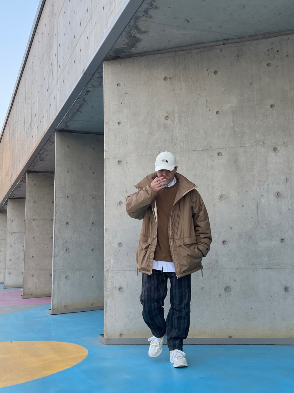 「ootd」｜「BEAMSのアイテム（パンツ、グリーン系）」を使った、Kimさん（メンズ・171cm）の冬コーディネートの4枚目の写真