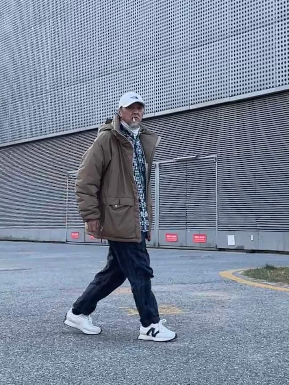 「ootd」｜「THE NORTH FACEの【THE NORTH FACE/ザノースフェイス】ハーフドームロゴ刺繍ベースボールキャップ（キャップ、ホワイト系）」を使った、Kimさん（メンズ・171cm）の冬コーディネートの2枚目の写真