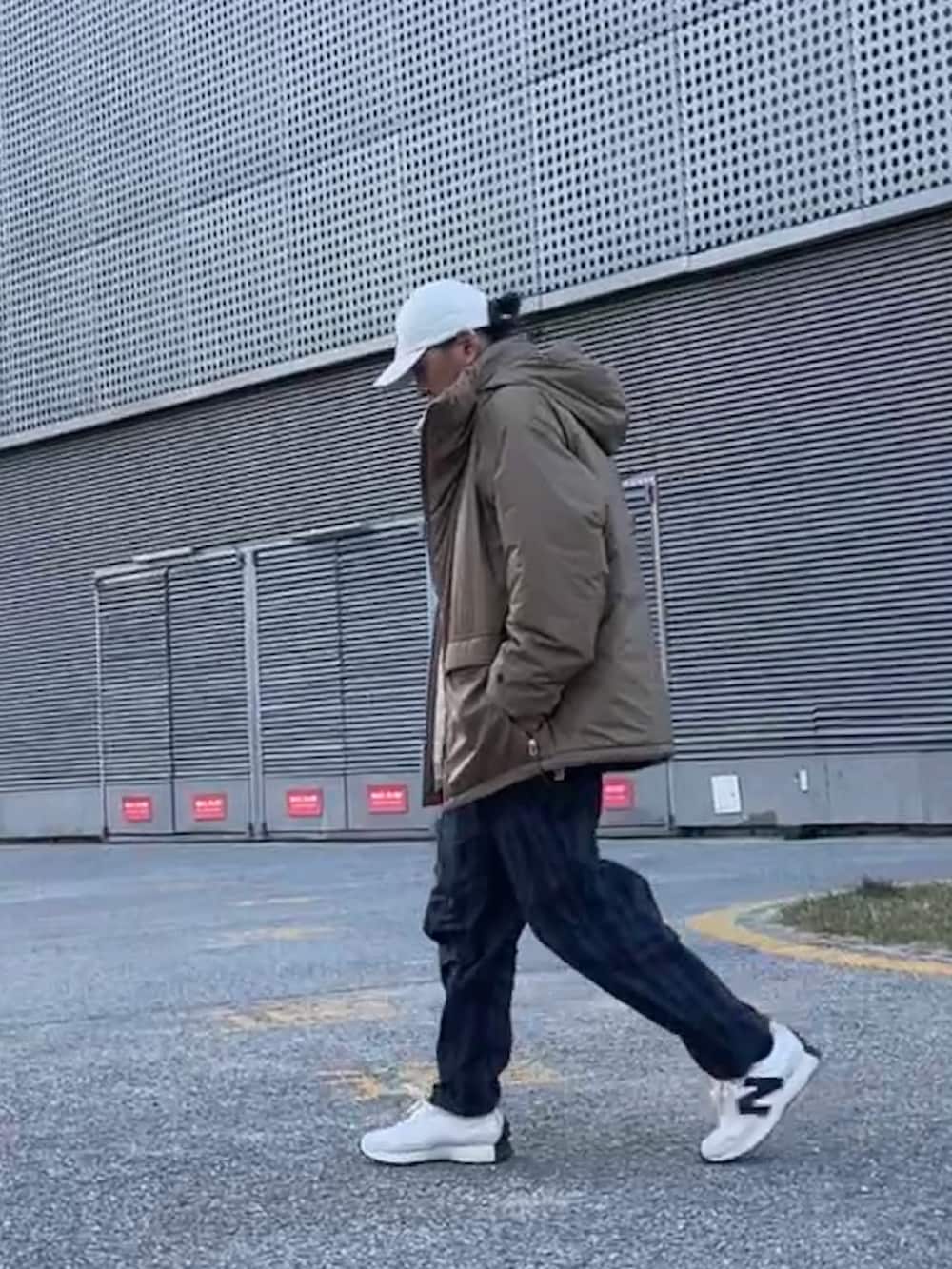 「ootd」｜「THE NORTH FACEの【THE NORTH FACE/ザノースフェイス】ハーフドームロゴ刺繍ベースボールキャップ（キャップ、ホワイト系）」を使った、Kimさん（メンズ・171cm）の冬コーディネートの3枚目の写真
