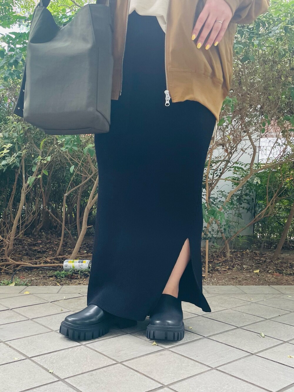 「リヴドロワ、ブルゾン、オトナカワイイ、楽チンコーデ、カジュアルコーデ、大人カジュアル、ニット帽、ブルゾン 大人カジュアル、ニット帽コーデ、ゆるっと、RIVEDROITE、秋コーデ、初秋、初秋コーデ」｜「RIVE DROITEの秋冬仕様にアップデートして再登場！/バックコクーンミリタリーブルゾン（MA-1、イエロー系）」を使った、IKUMIさん（レディース・153cm）の夏コーディネートの3枚目の写真