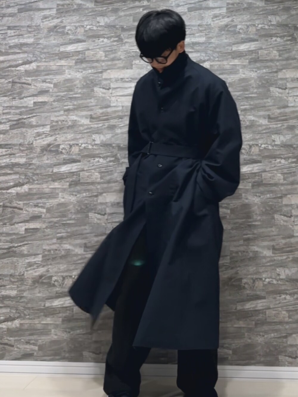 「LIDNMのLINEN WOOL FATIGUE PANTS（カーゴパンツ、ブラウン系）」を使った、ひかるさん（メンズ・172cm）の秋コーディネートの3枚目の写真