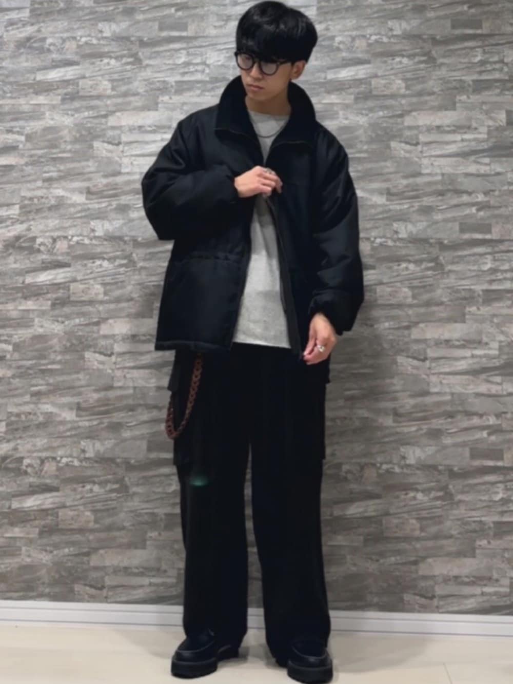 「LIDNMのSILK BREND WAFFLE LS-T（Tシャツ/カットソー、グレー系）」を使った、ひかるさん（メンズ・172cm）の秋コーディネートの4枚目の写真