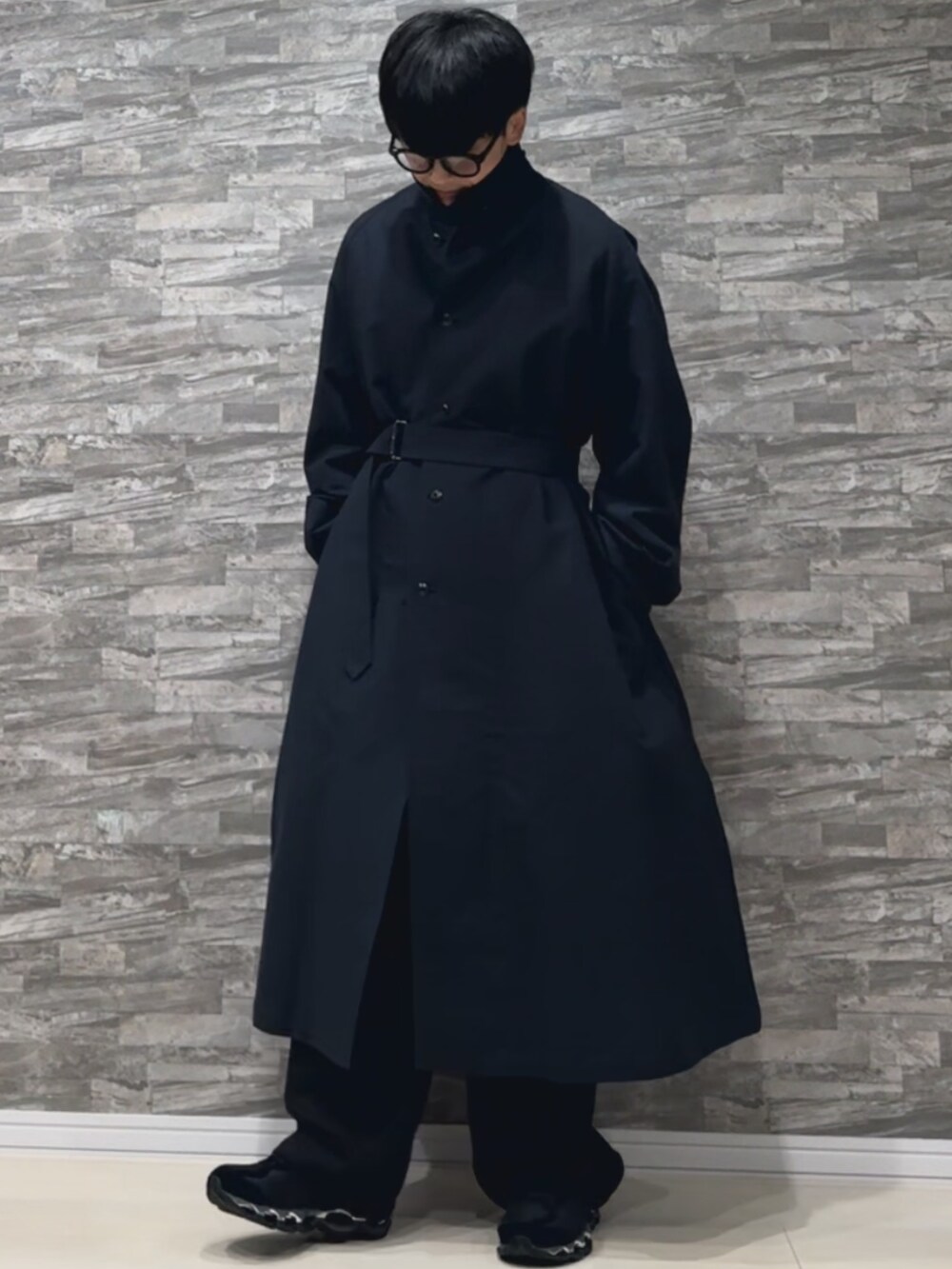 「LIDNMのLINEN WOOL FATIGUE PANTS（カーゴパンツ、ブラウン系）」を使った、ひかるさん（メンズ・172cm）の秋コーディネートの4枚目の写真