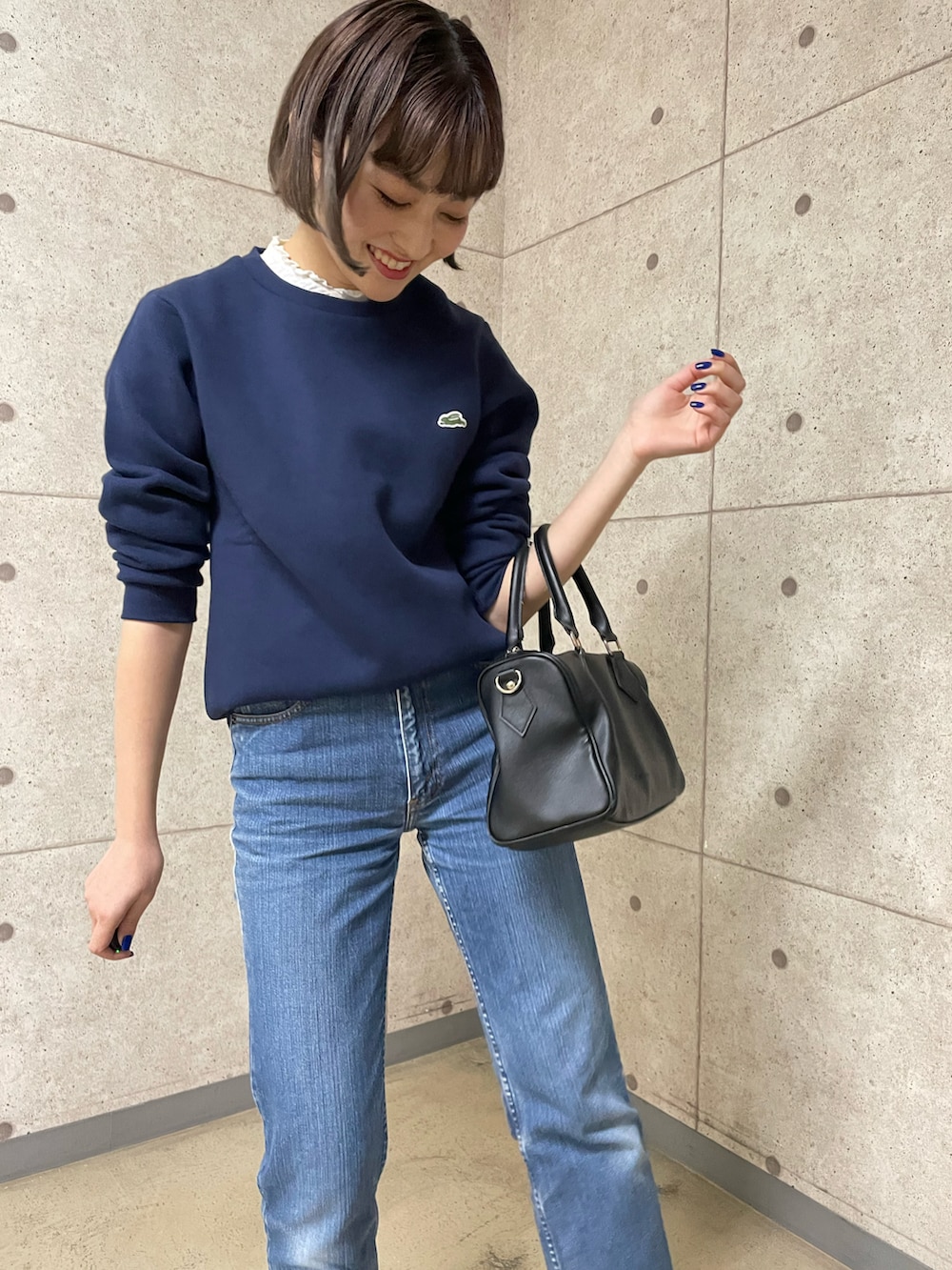 「古着、スウェット、ローファー、リーバイス、デニムパンツ、Levi's、つけ襟、KRIFF MAYER、キッズサイズ、クリフメイヤー」｜「KRIFF MAYER Kid's Collectionのあたたかクルー（スウェット、ブルー系）」を使った、Risaさん（レディース・163cm）の秋コーディネートの2枚目の写真