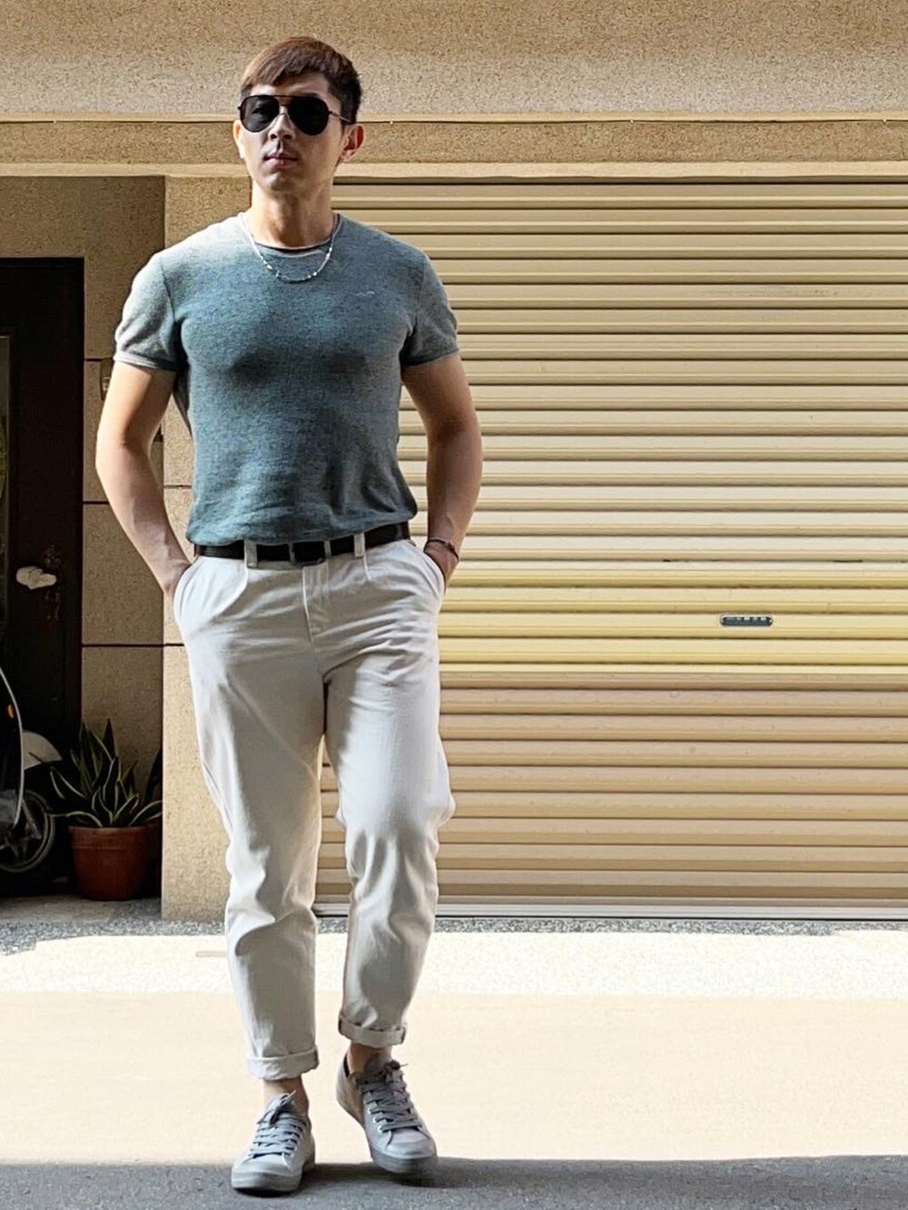 「Hollisterのアイテム（Tシャツ/カットソー、グリーン系）」を使った、zipzipさん（メンズ・170cm）の秋コーディネートの2枚目の写真
