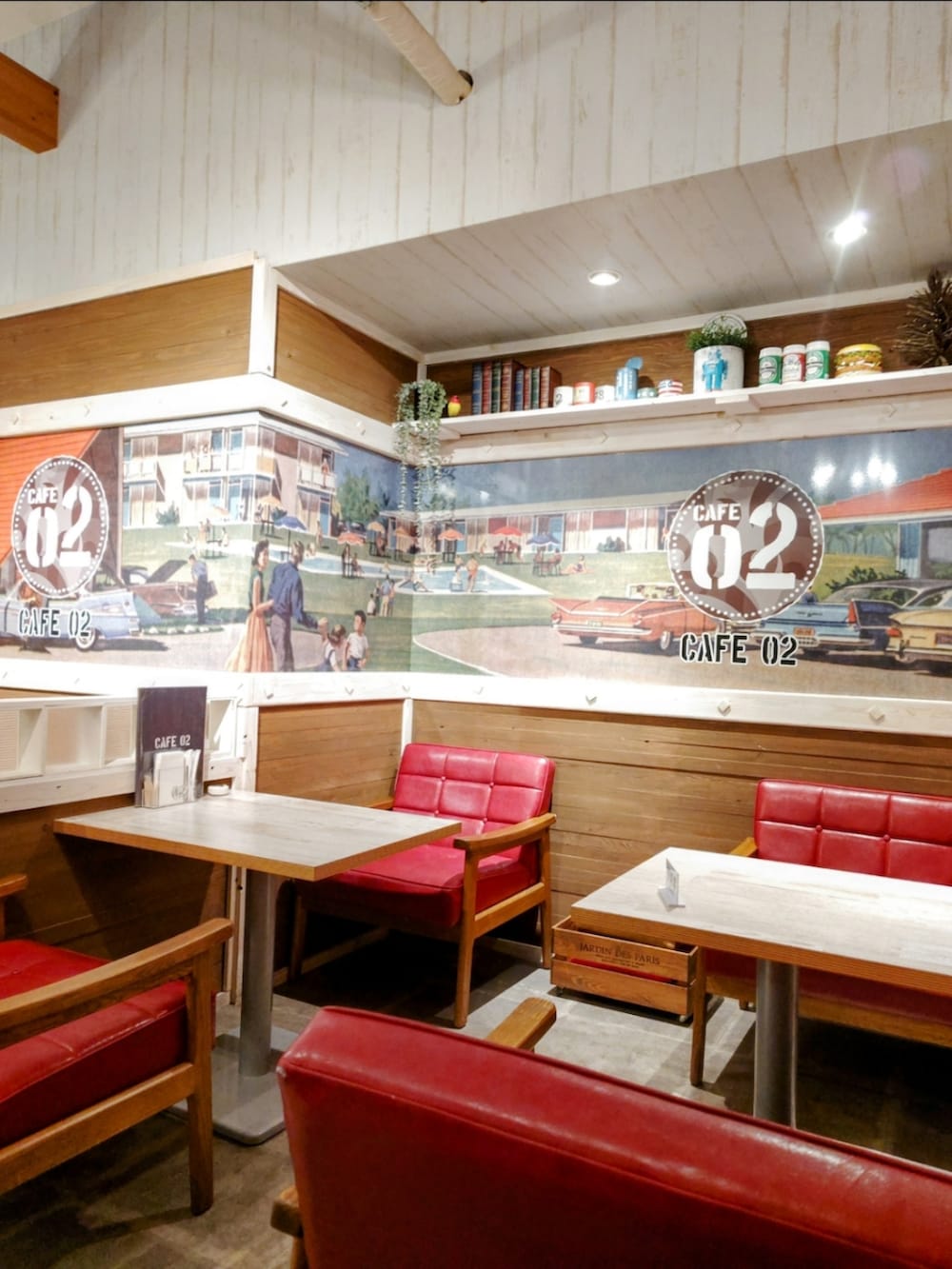 ベージュ系のパーカー、ベージュ系のスニーカー、ブラック系のTシャツ/カットソーを着用したメンズの冬コーディネートの3枚目の写真